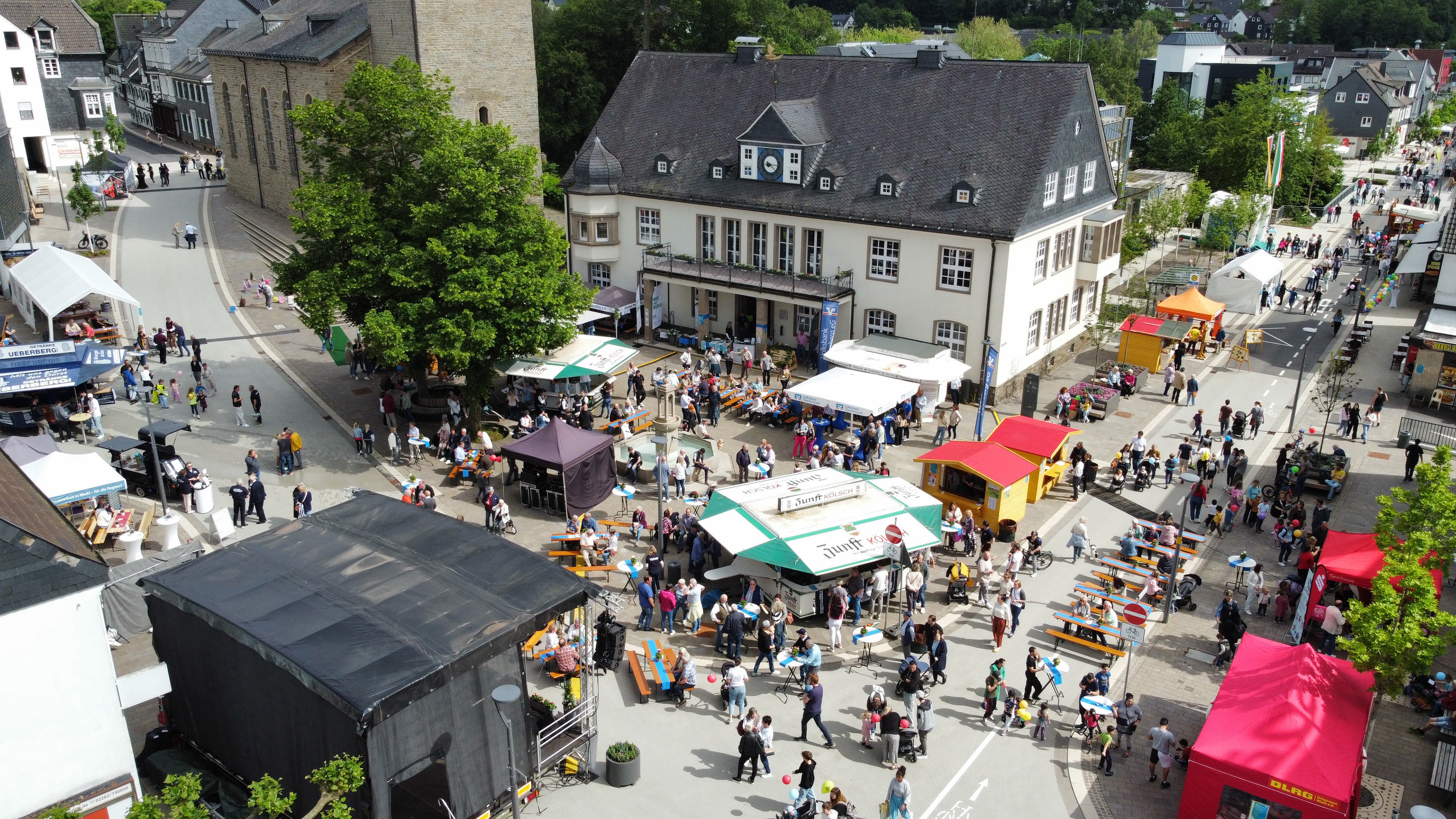 Fest auf dem neu gestalteten Rathausplatz