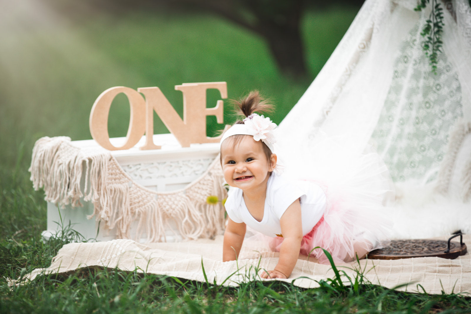 Cake smash photo session in Canberra. © Olia Photography