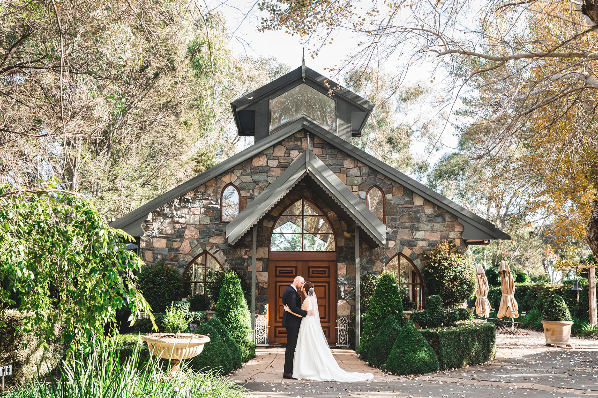 Wedding at the Gold Creek Chapel in Canberra. Captured by Olia Photography.