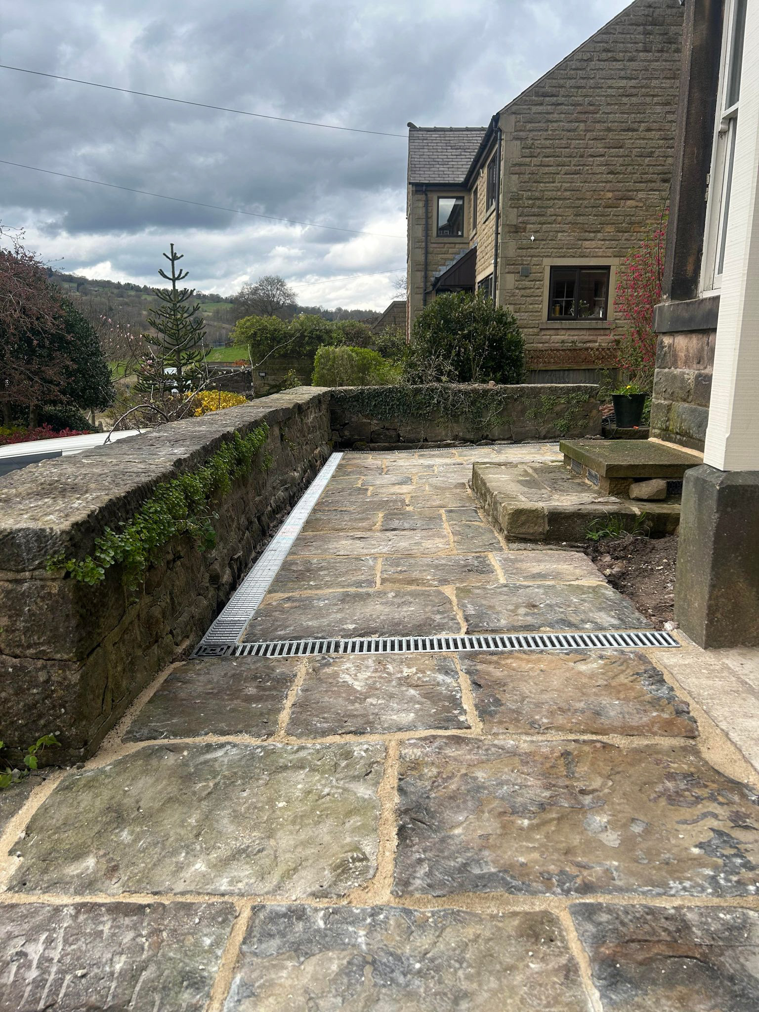 Riven sandstone paving