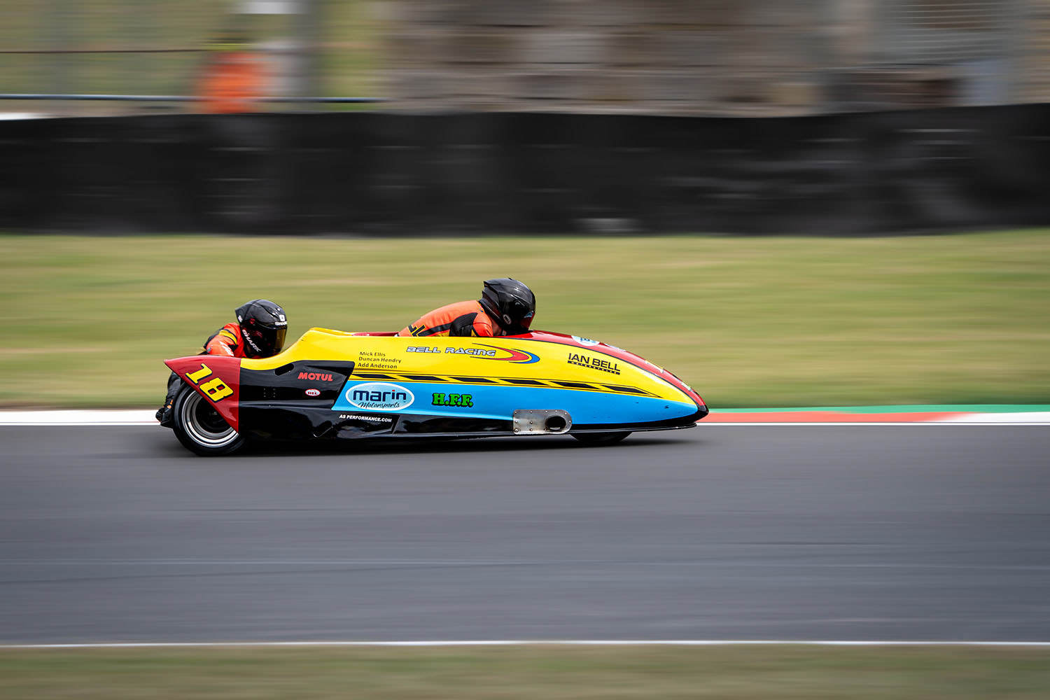 18 - Bell Racing