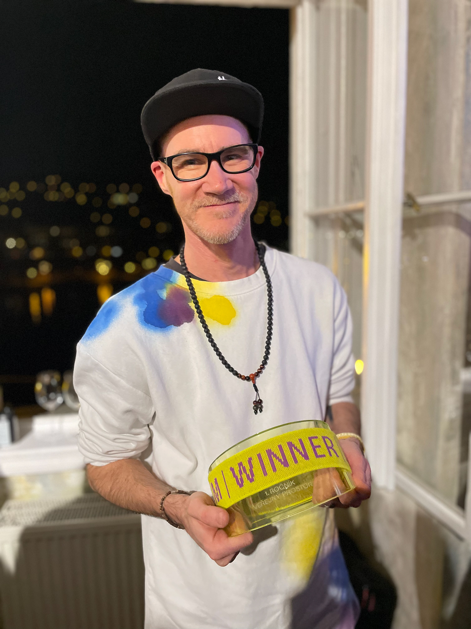 Kafes33 receiving the first prize