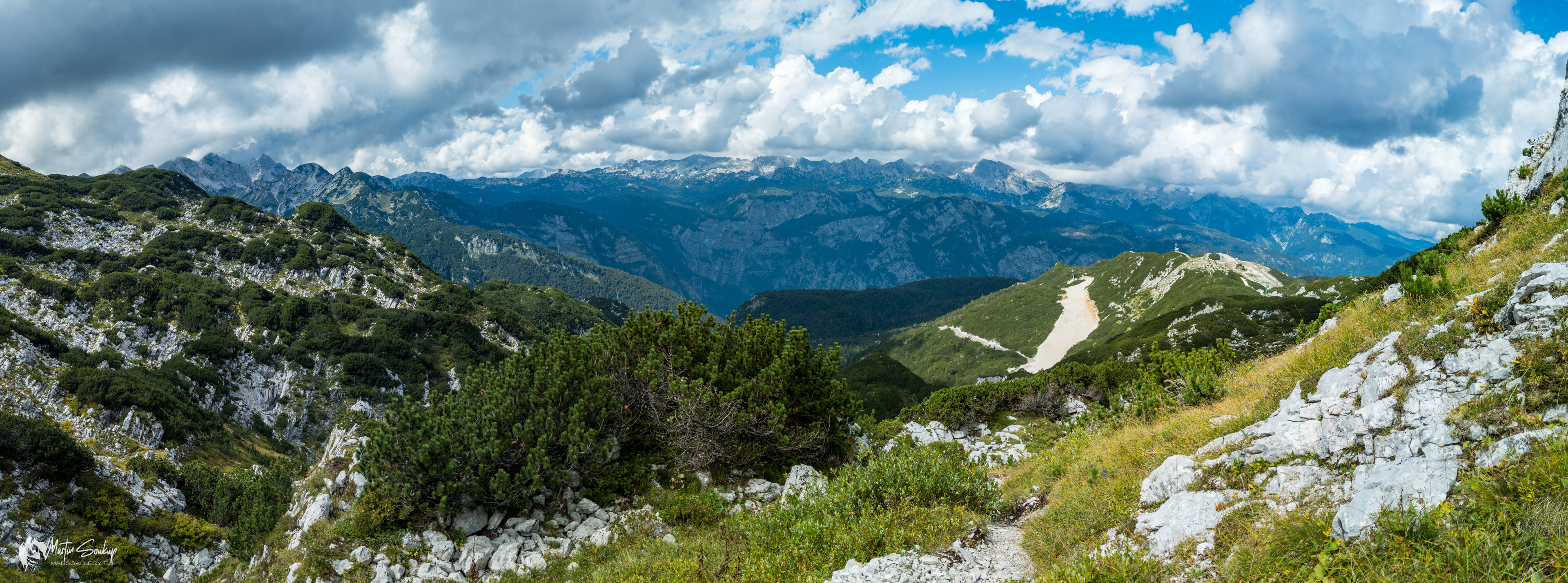 Panorama při výstupu na horu Rodica