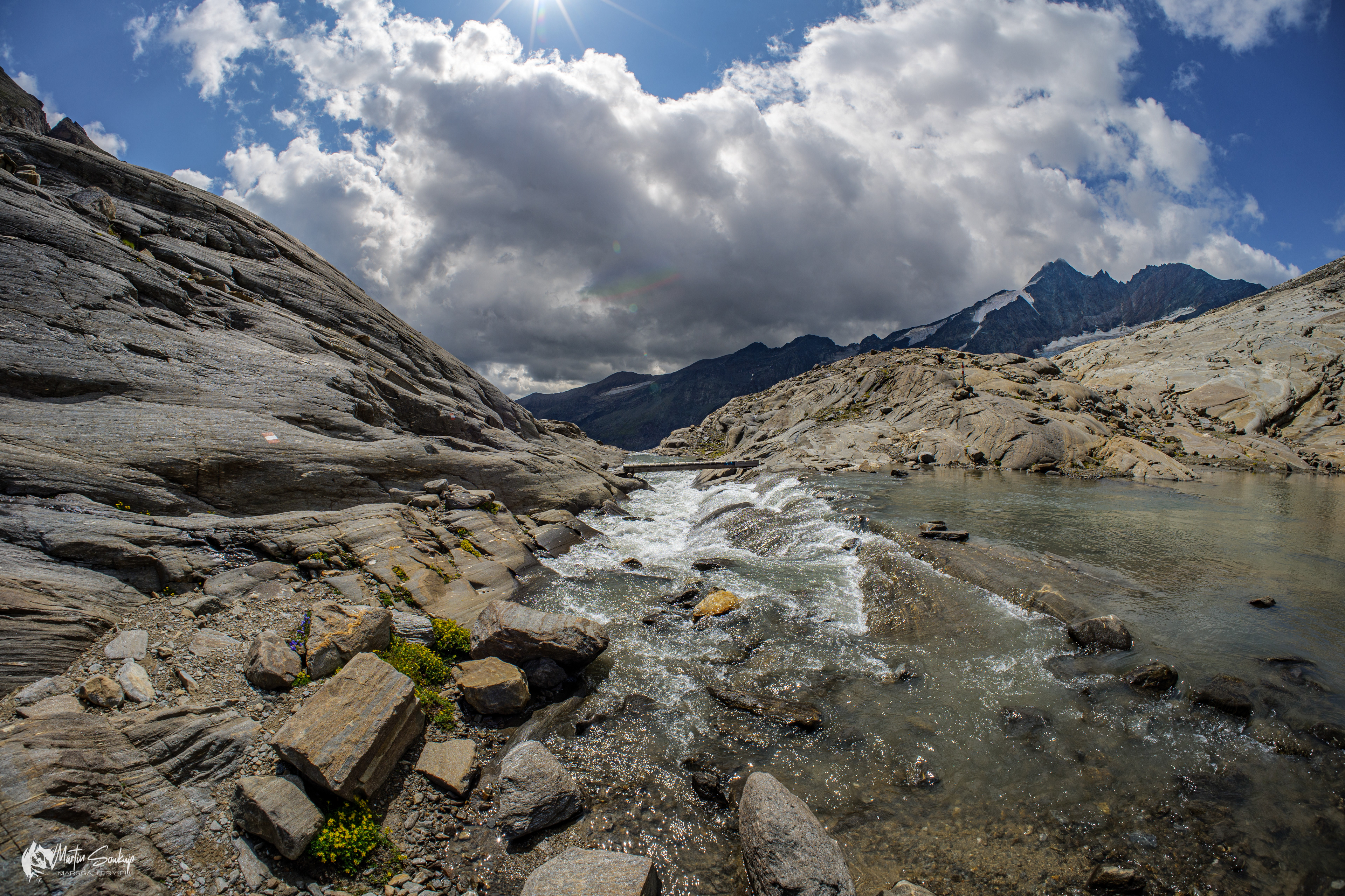 Wasserfallwinkelkeessee a pohled na masiv Großglockneru