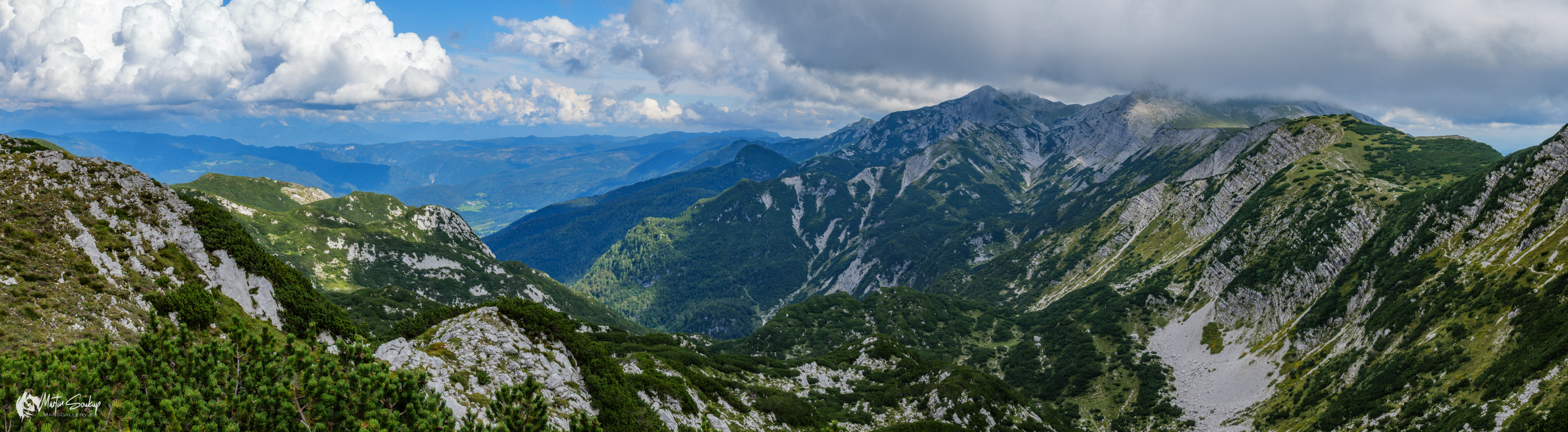 Panorama při výstupu na horu Rodica