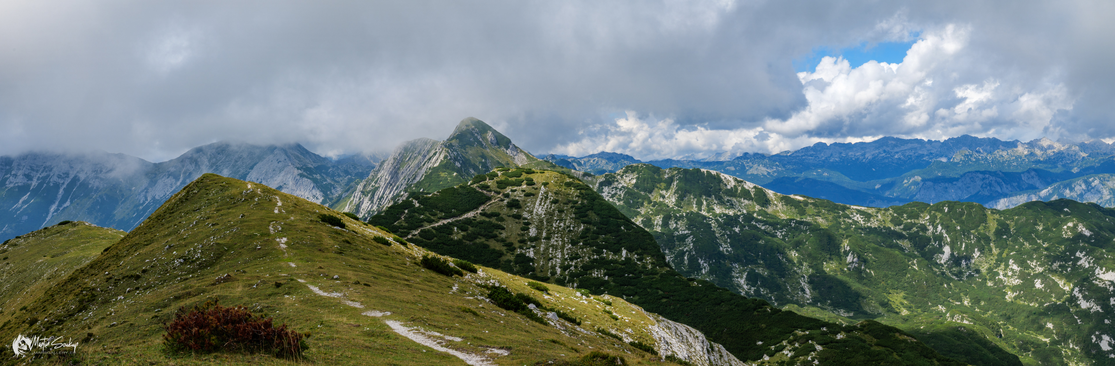 Panorama při výstupu na horu Rodica