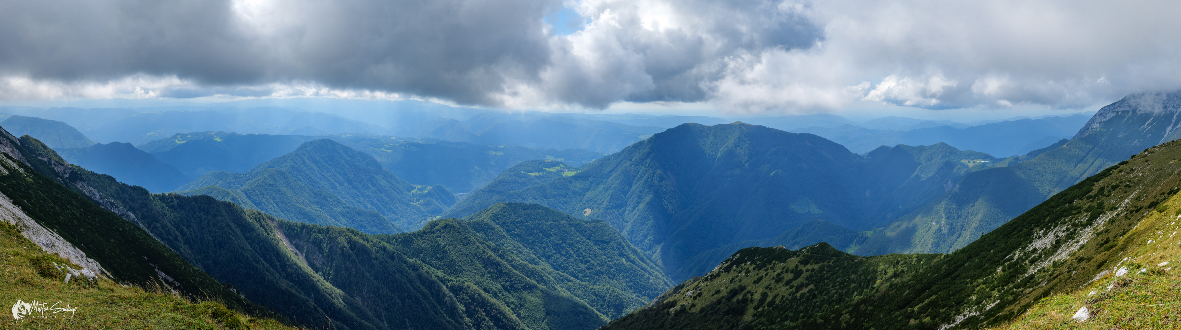 Panorama při výstupu na horu Rodica