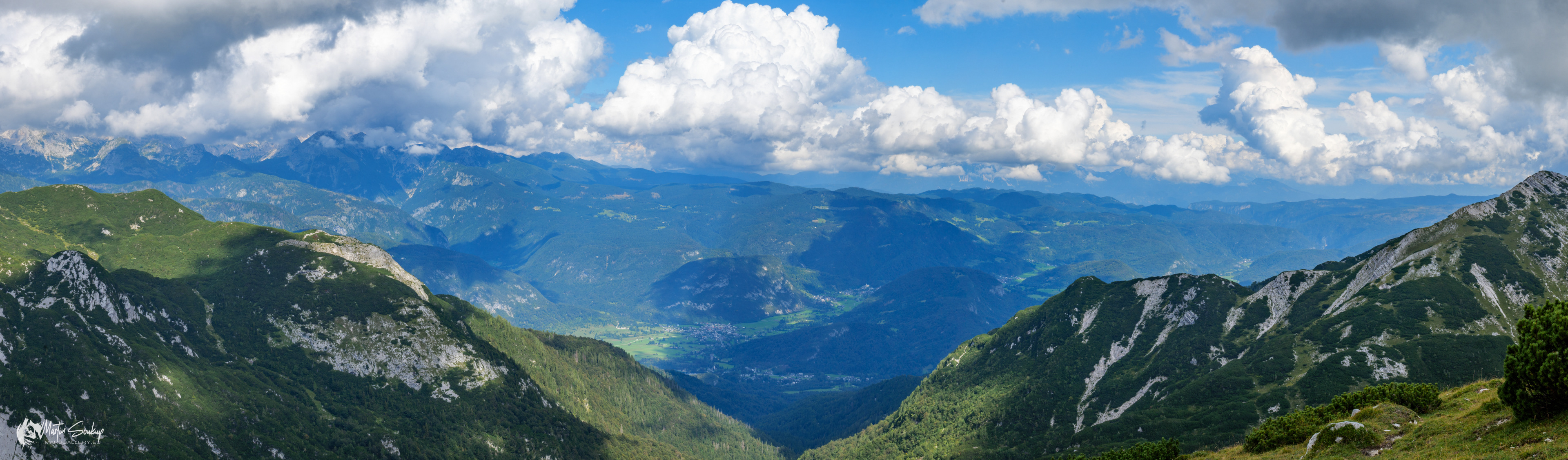 Panorama při výstupu na horu Rodica