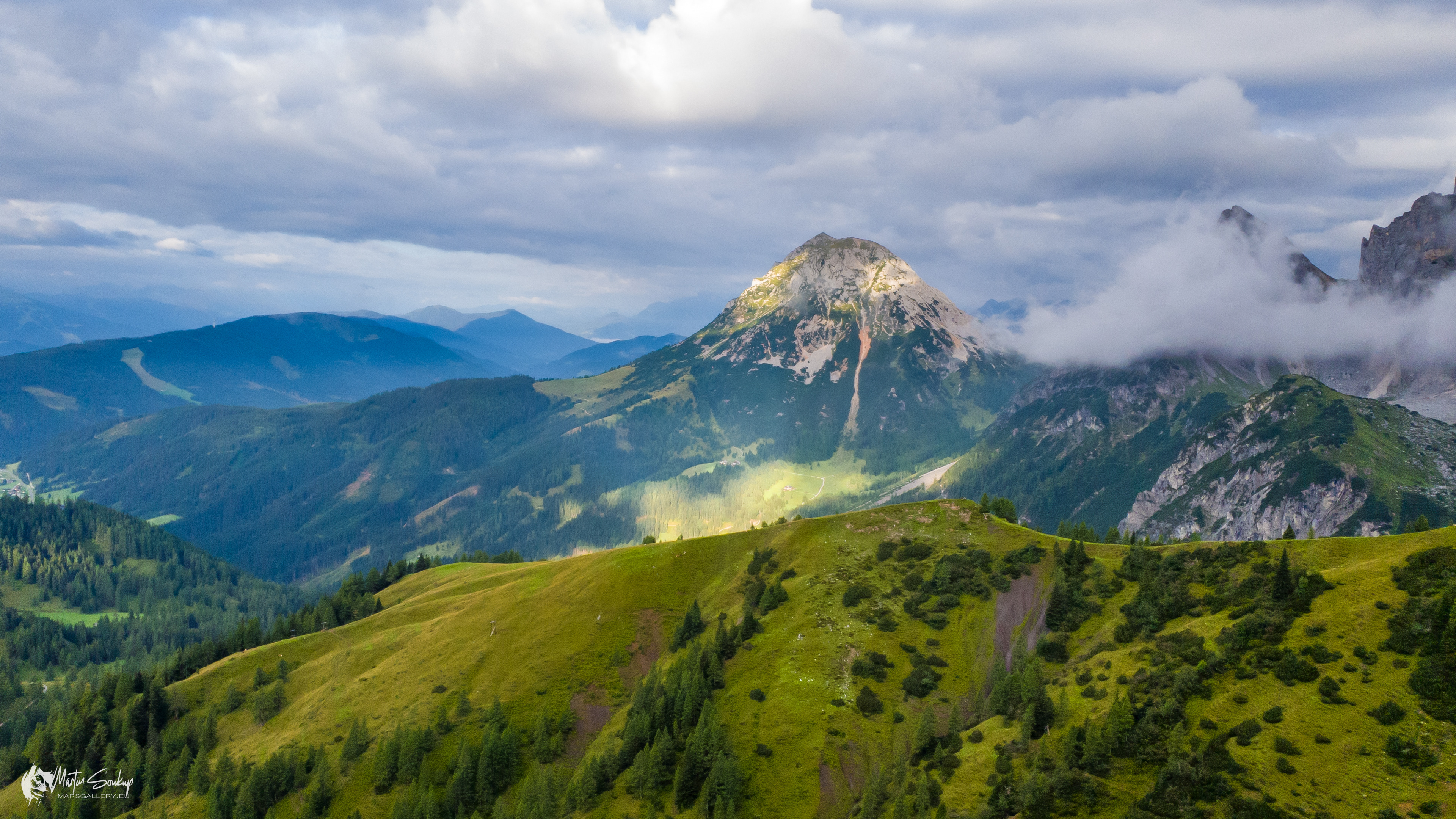 Hora Rettenstein z lanovky na Dachstein