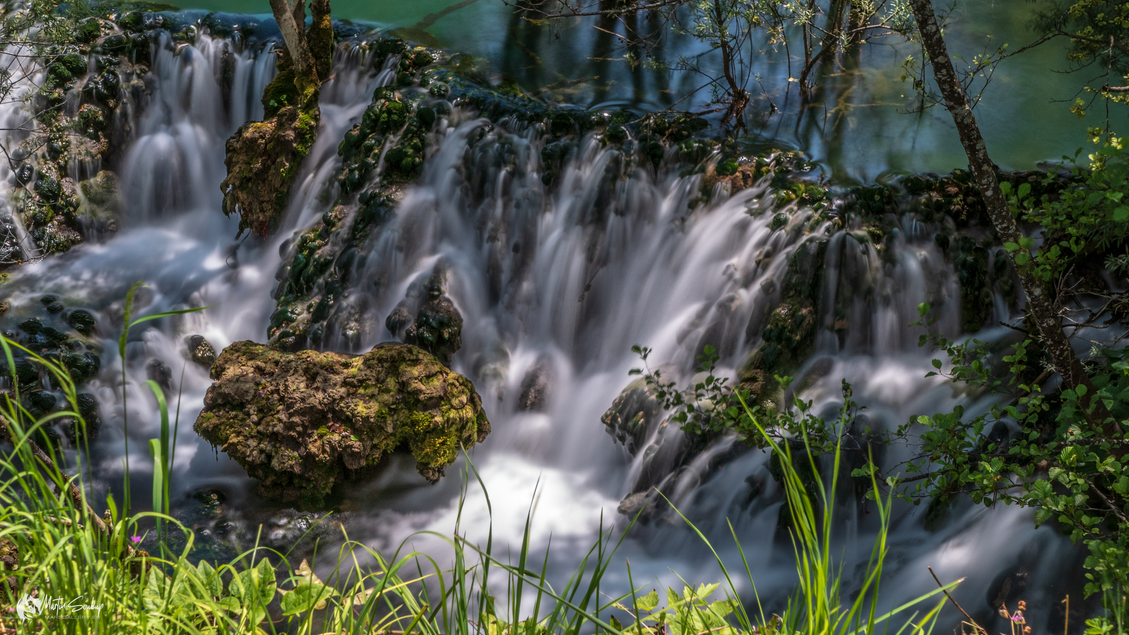 Řeka UNA pod vodopádem Martin Brod