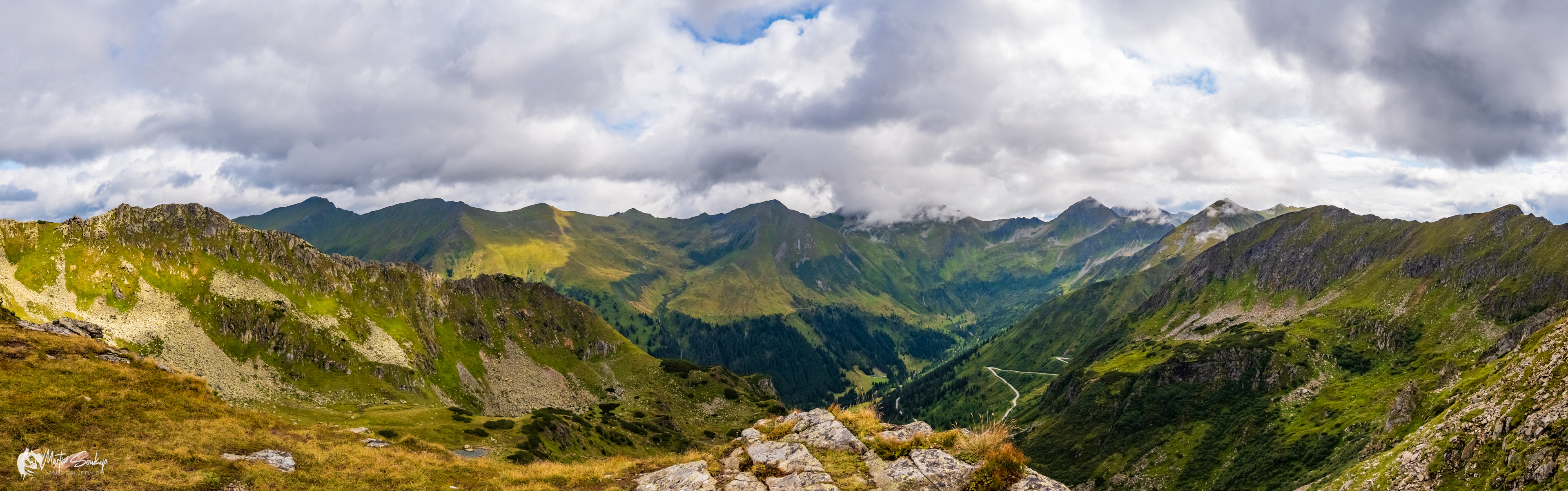 Rottenmannské Taury. Pohled z plošiny nad jezerem Oberer Kaltenbachsee