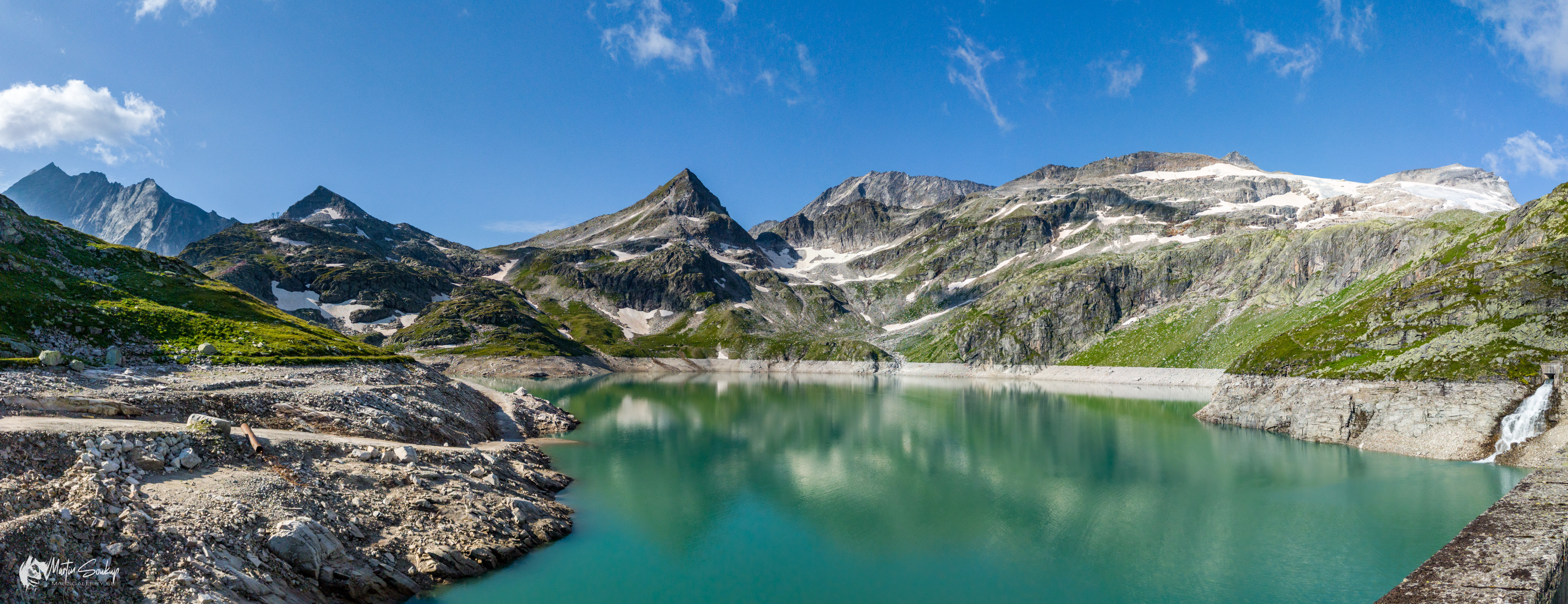 Jezero Weißsee a vrcholky nad ním, uprostřed Taurenkogelm vlevo od něho jedne z našich cílů Medelzkopf