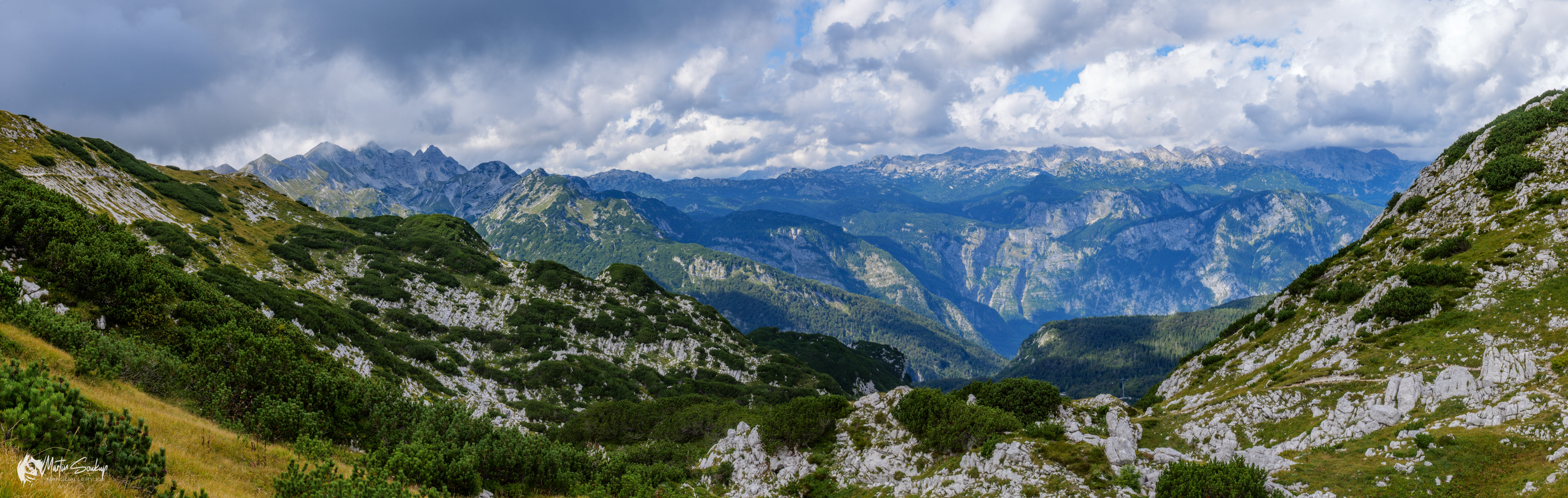 Panorama při výstupu na horu Rodica