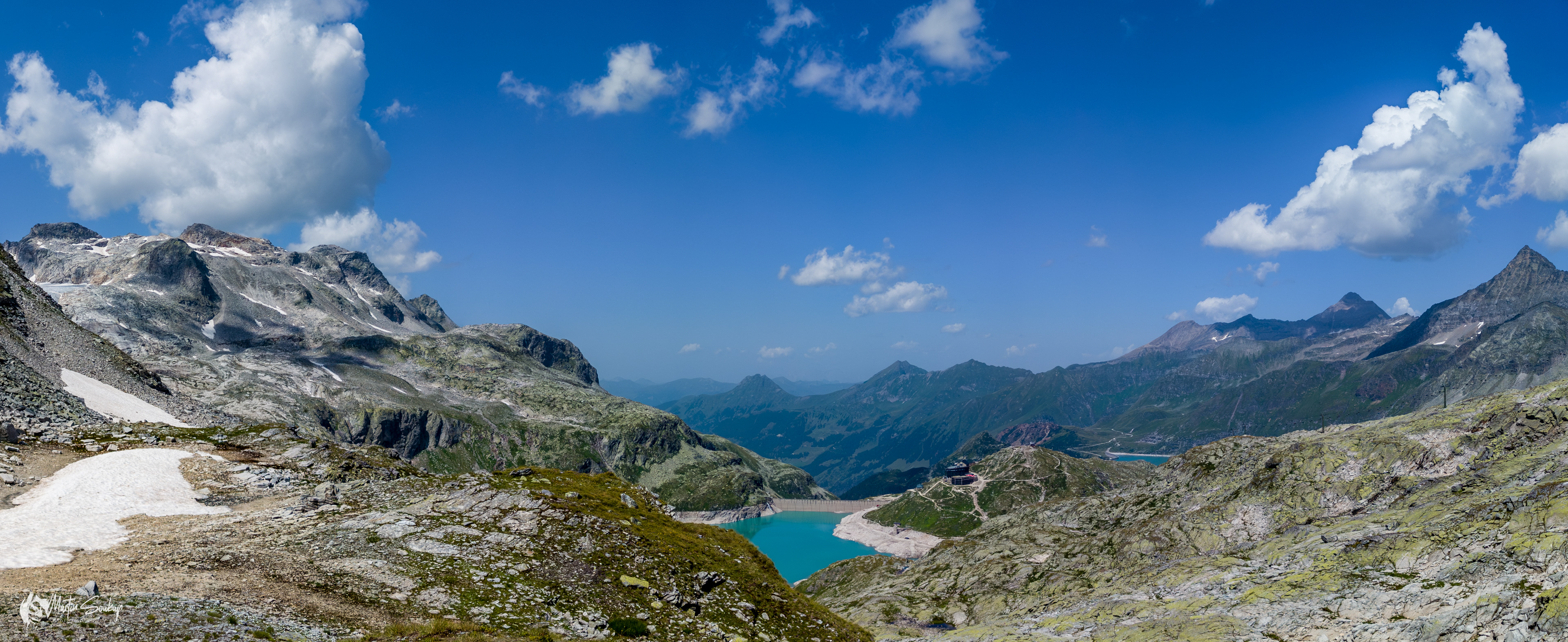 Jezero Weißsee z horského průsmyku Kalser Tauern