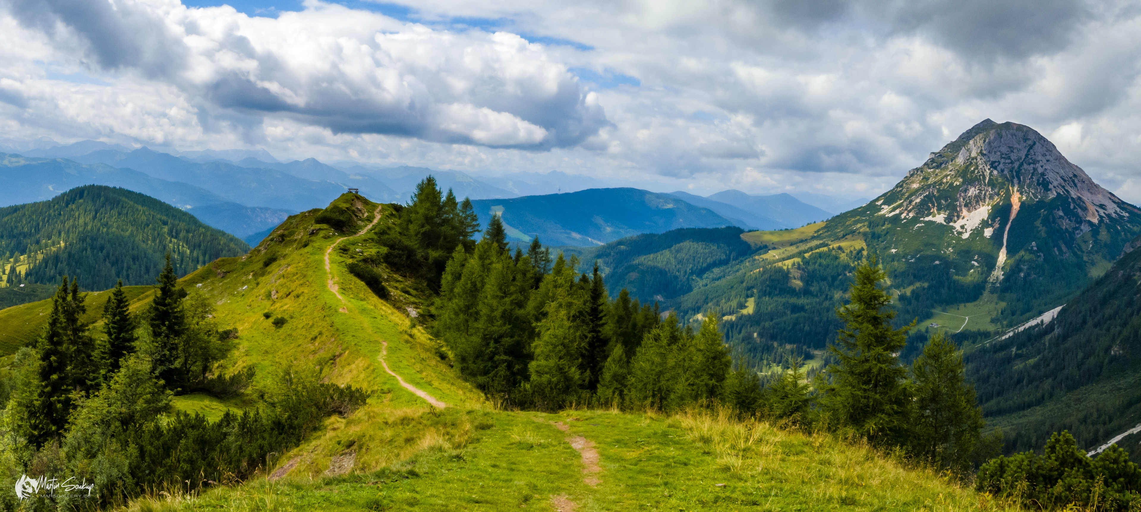 Okružní cesta pod vrcholem Dachstein ve směru od Dachsteinsüdwandhütte
