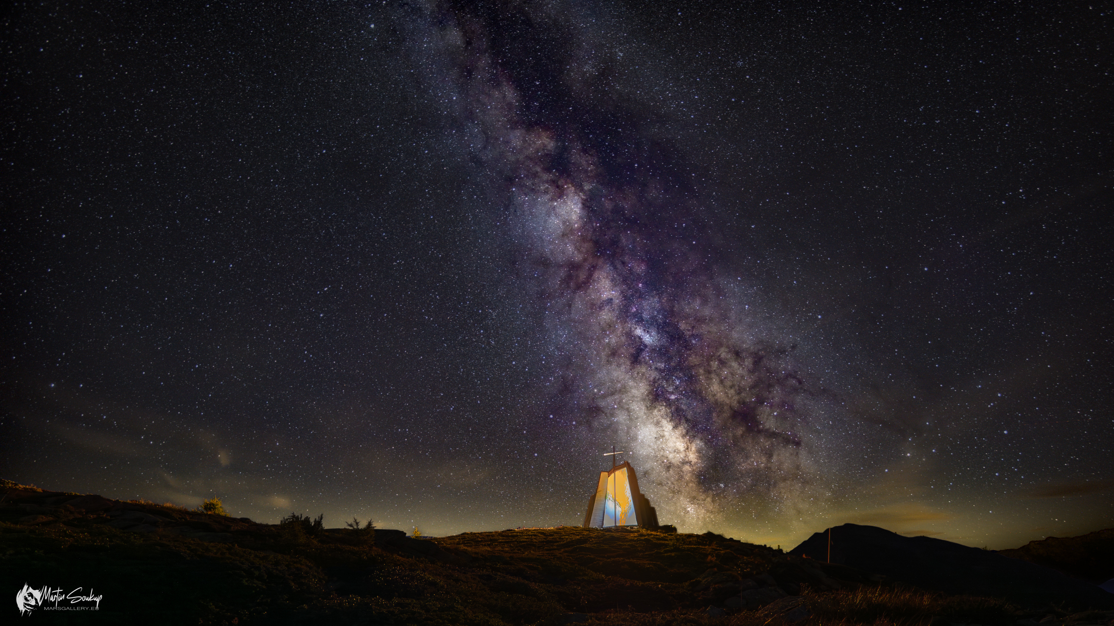 Mléčná dráha za kapličkou na Krahbergu 