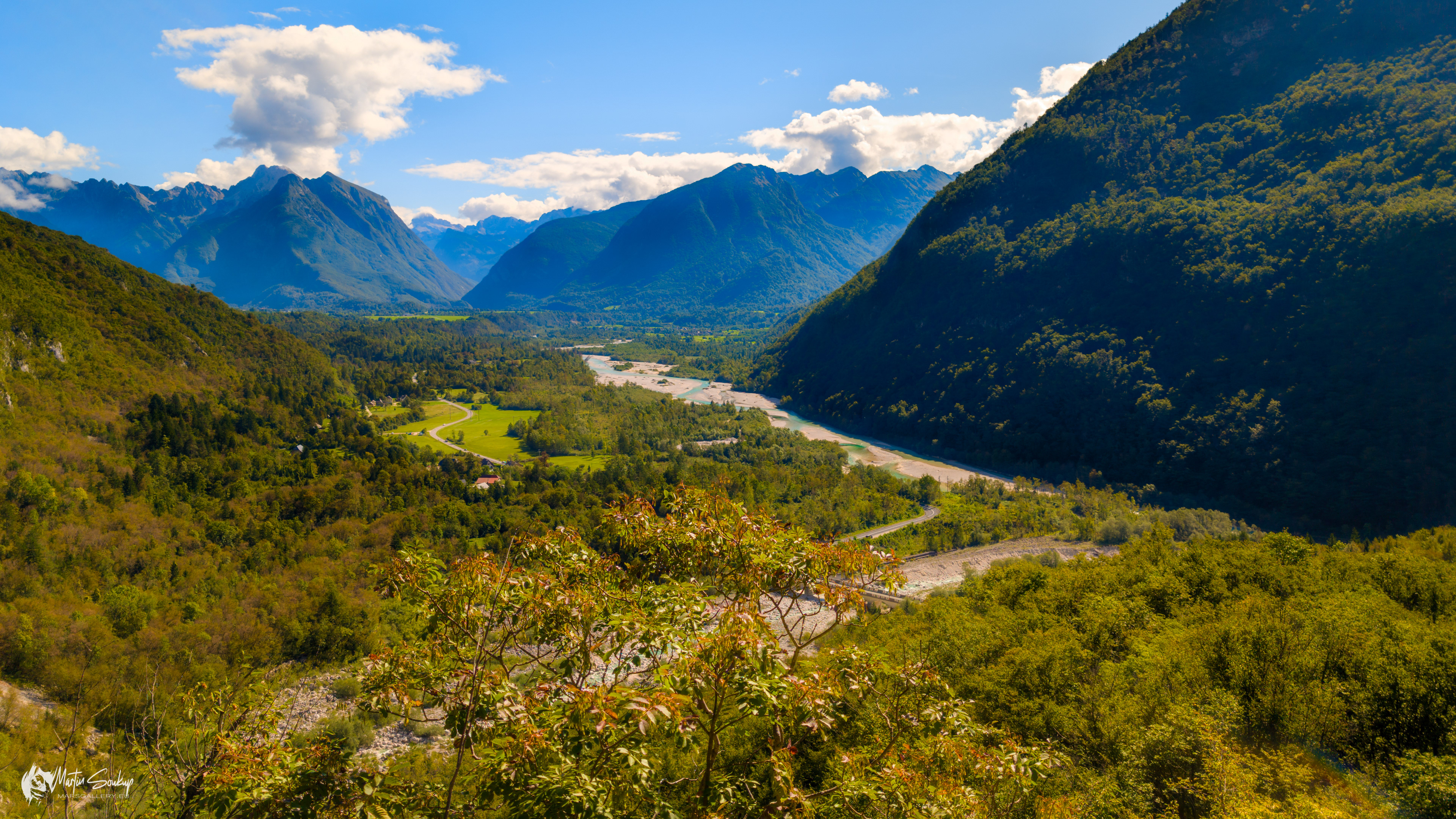 Údolí řeky Soča pod vodopádem Boka