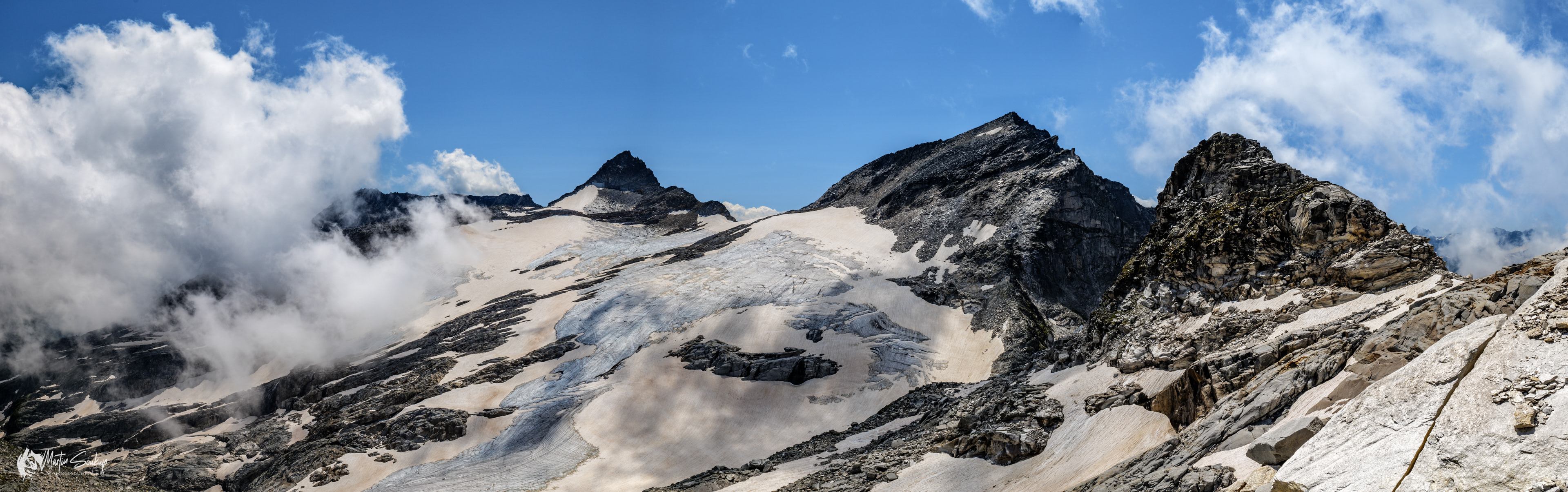 Pohled na Taurské vrcholy pokryté ledovcem od Hochfürlegu