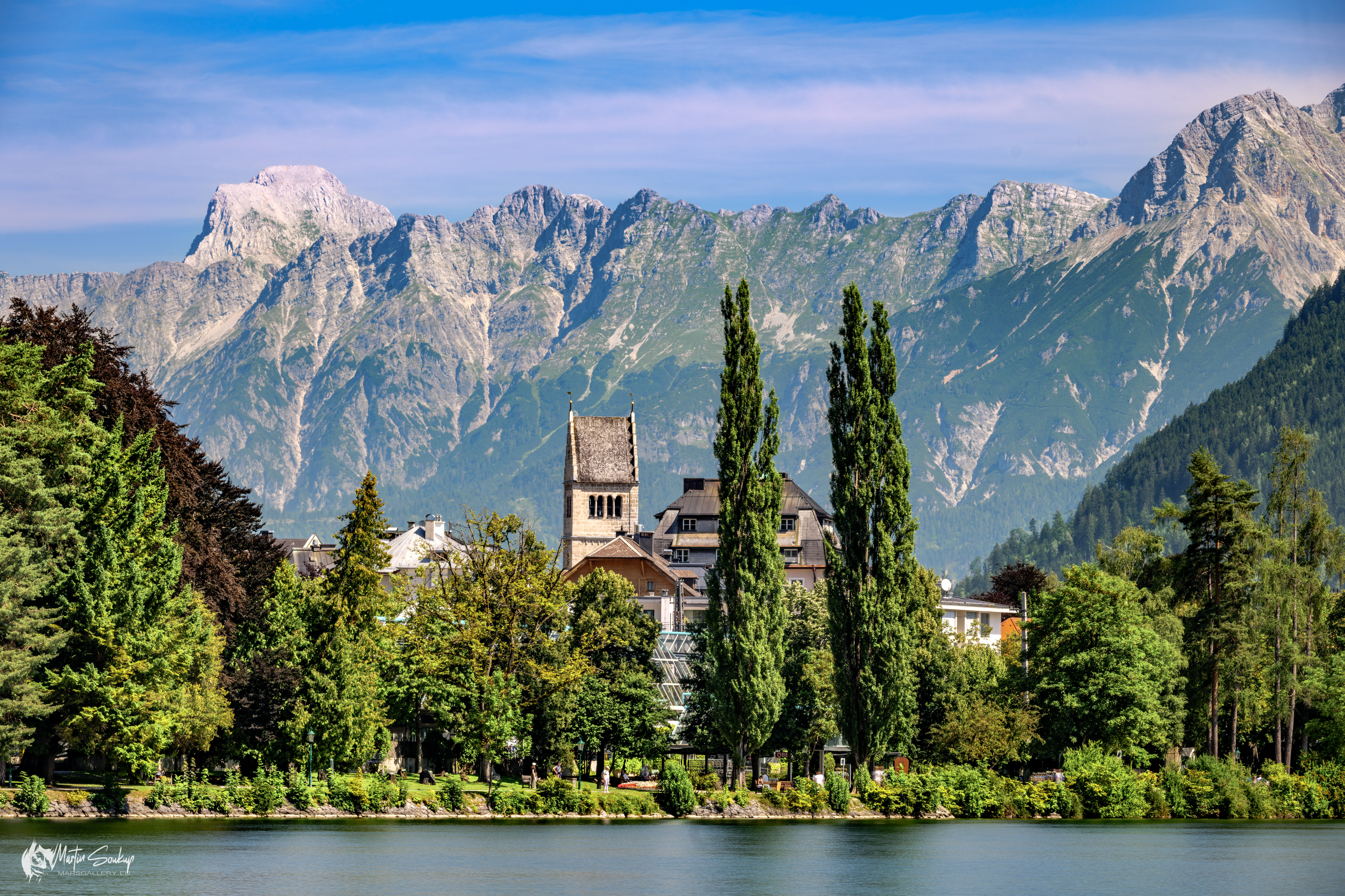 Vyhlášené jezero Zeler See a panorama Taur nad ním