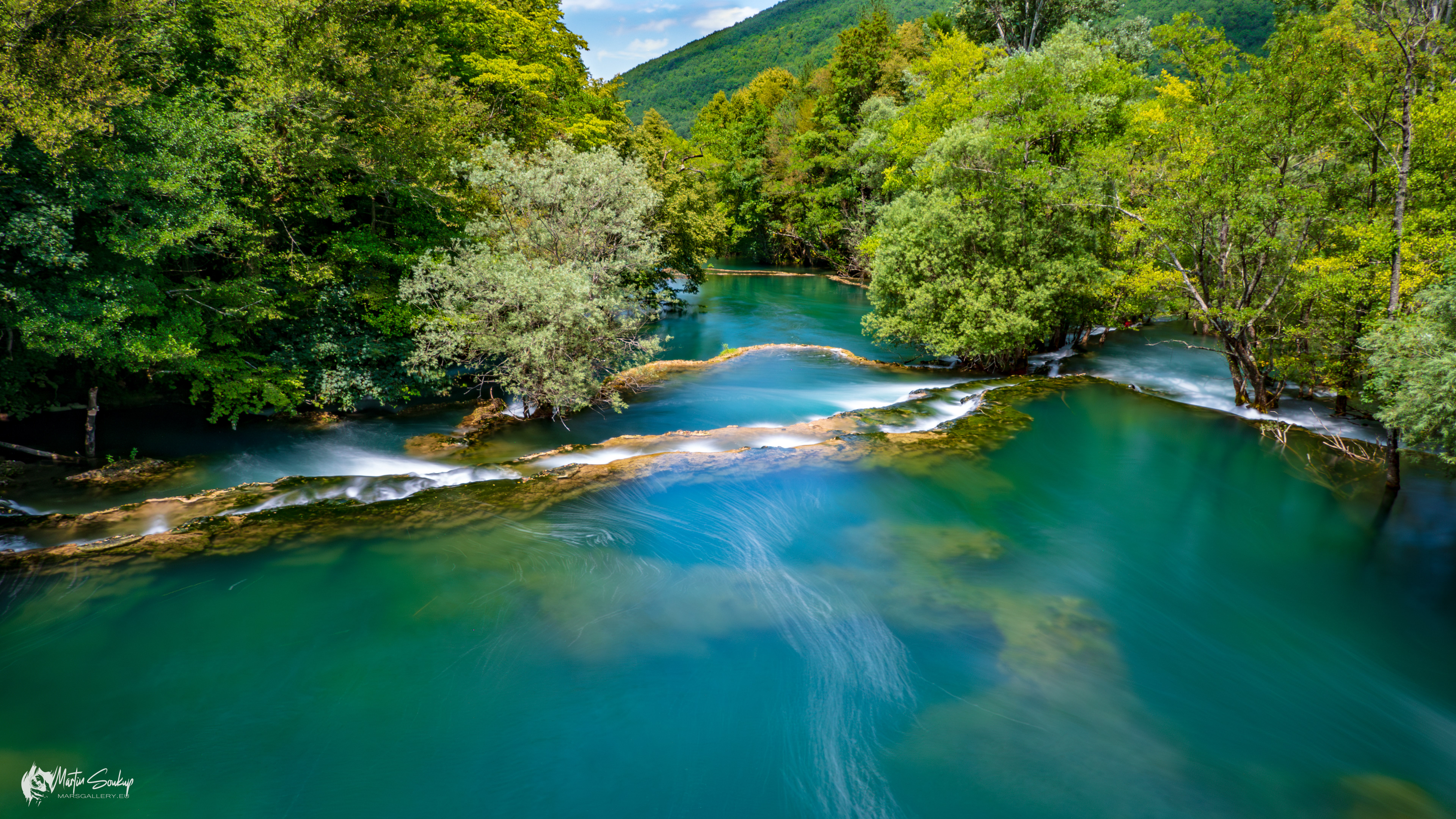 Řeka UNA pod vodopádem Martin Brod