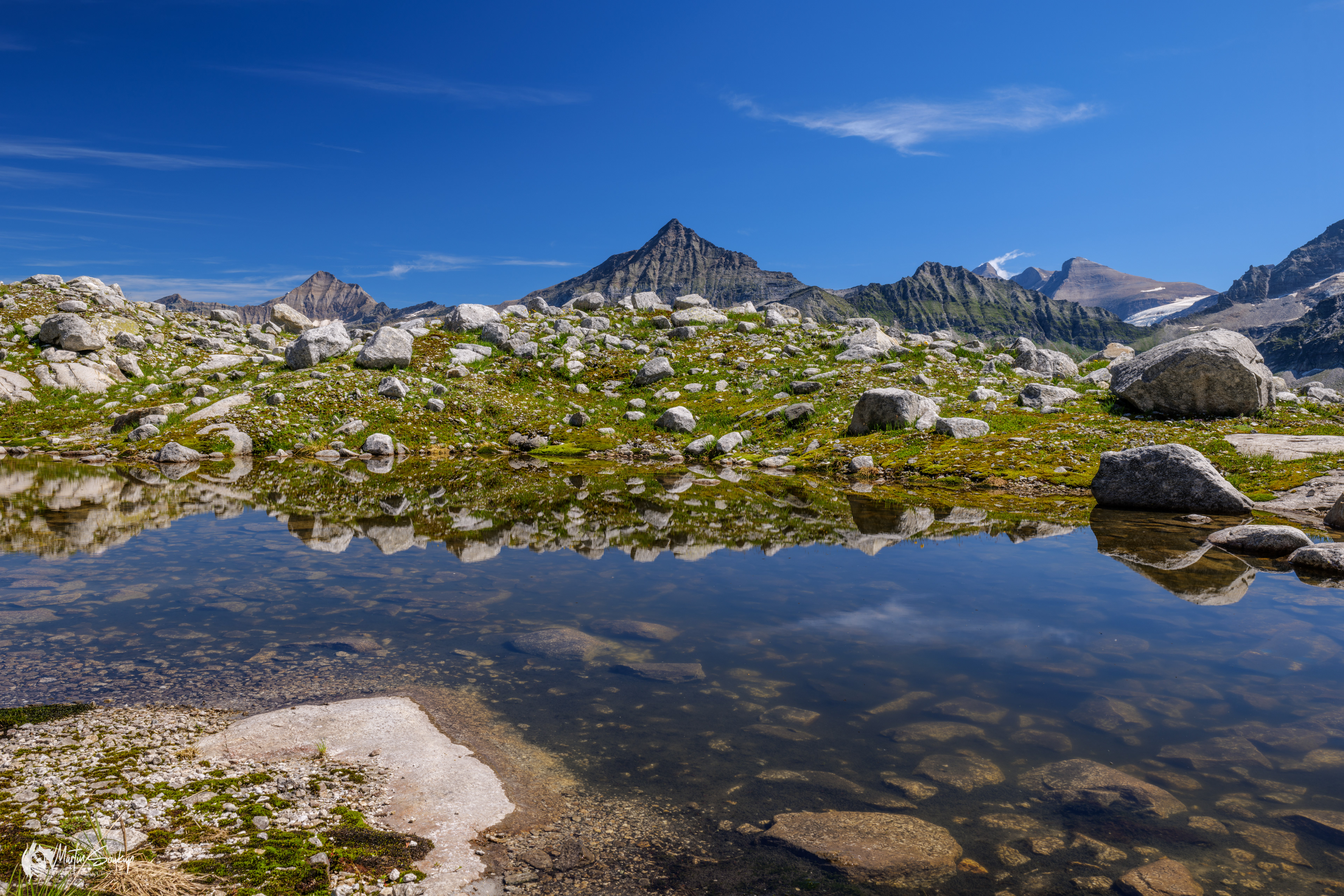 Na skalnaté plošině nad Weißsee je mnoho malých jezírek