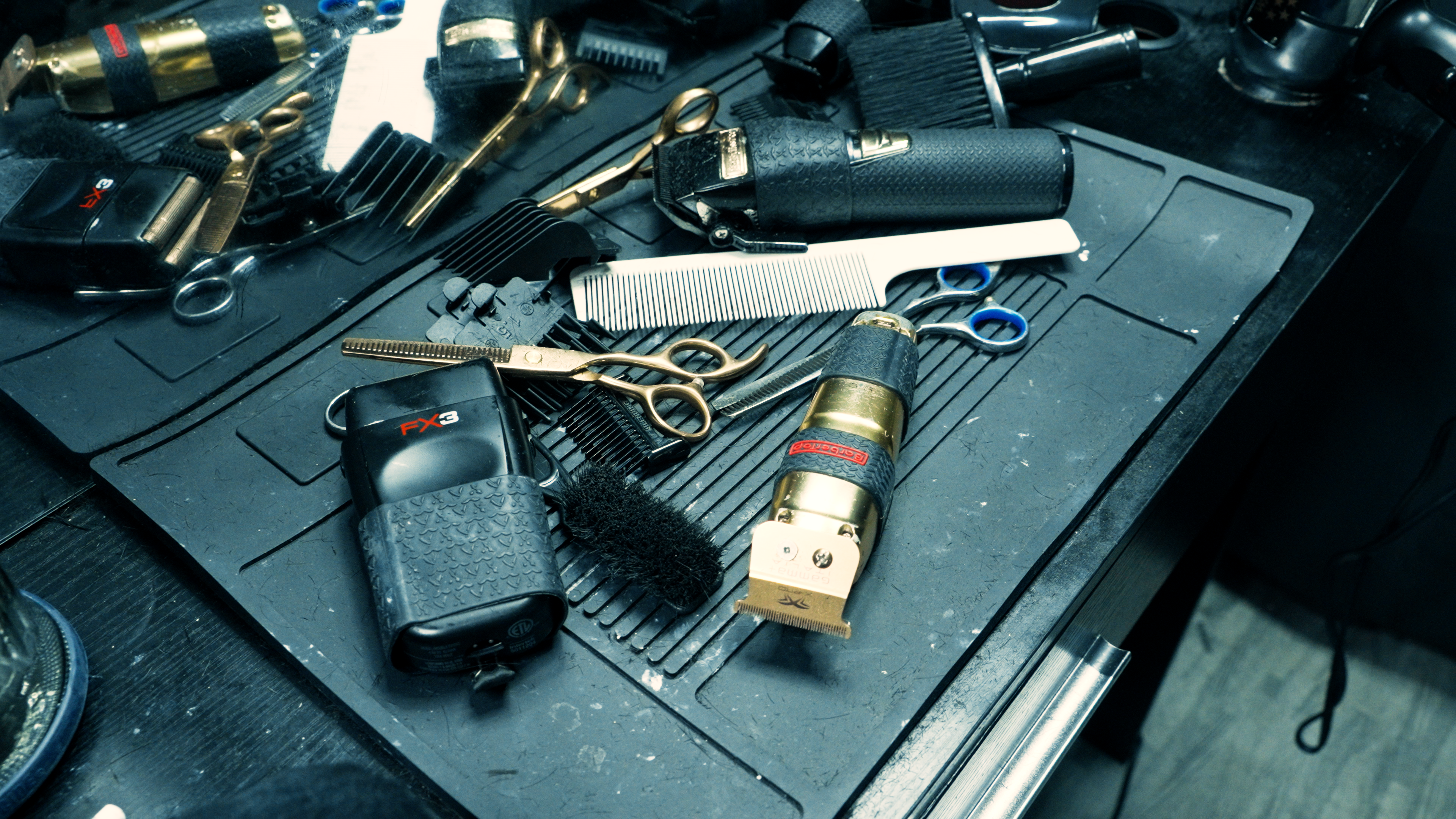 Assorted tools on JBlendz's desk