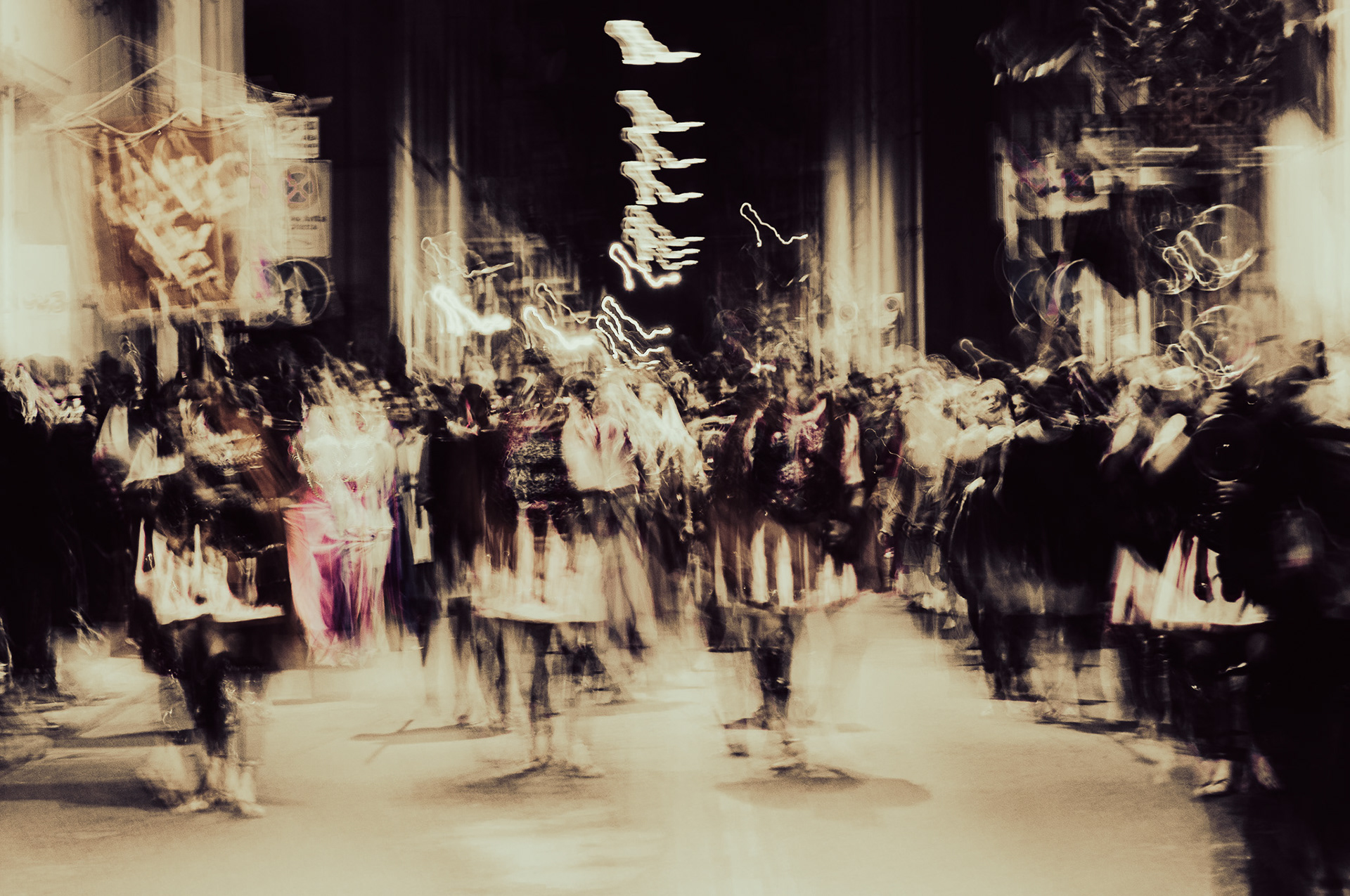 Strade piene, cuori vuoti: l'ingiustizia cammina tra noi ogni giorno.