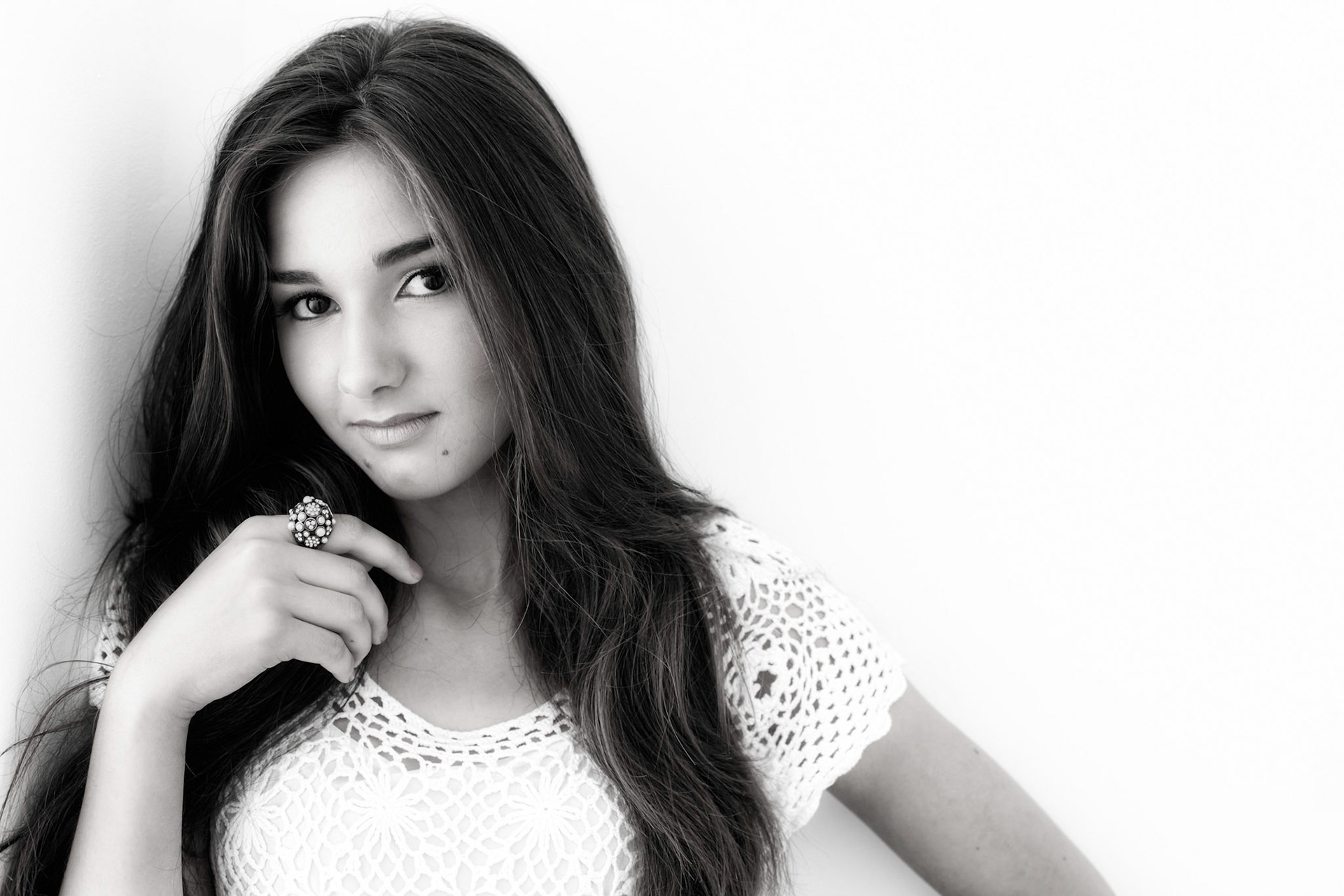 A portrait of Cláudia.