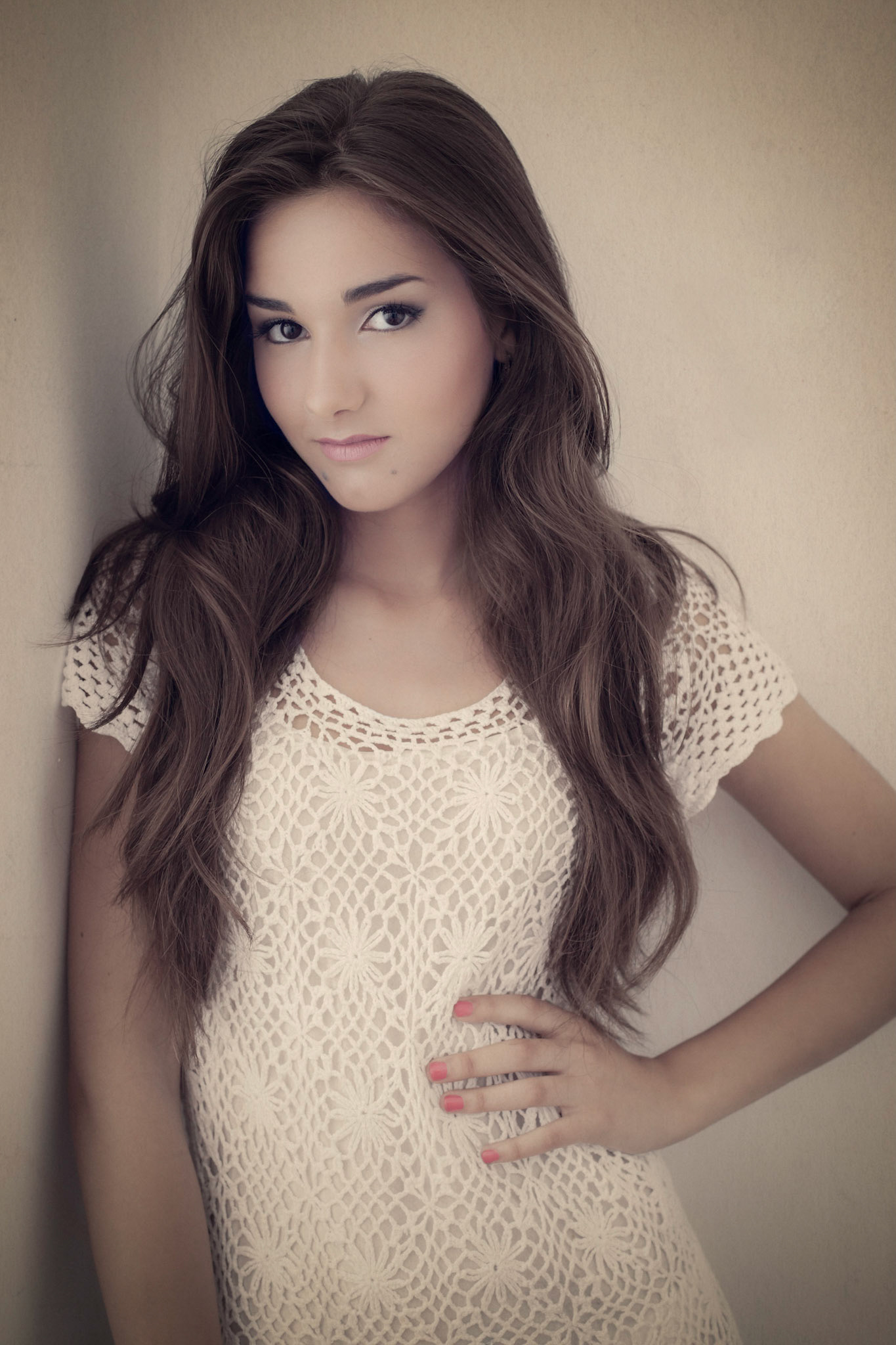 A portrait of Cláudia.