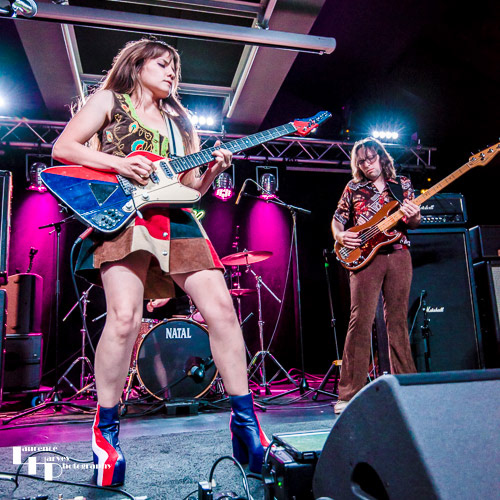 Arielle on guitar & vocals