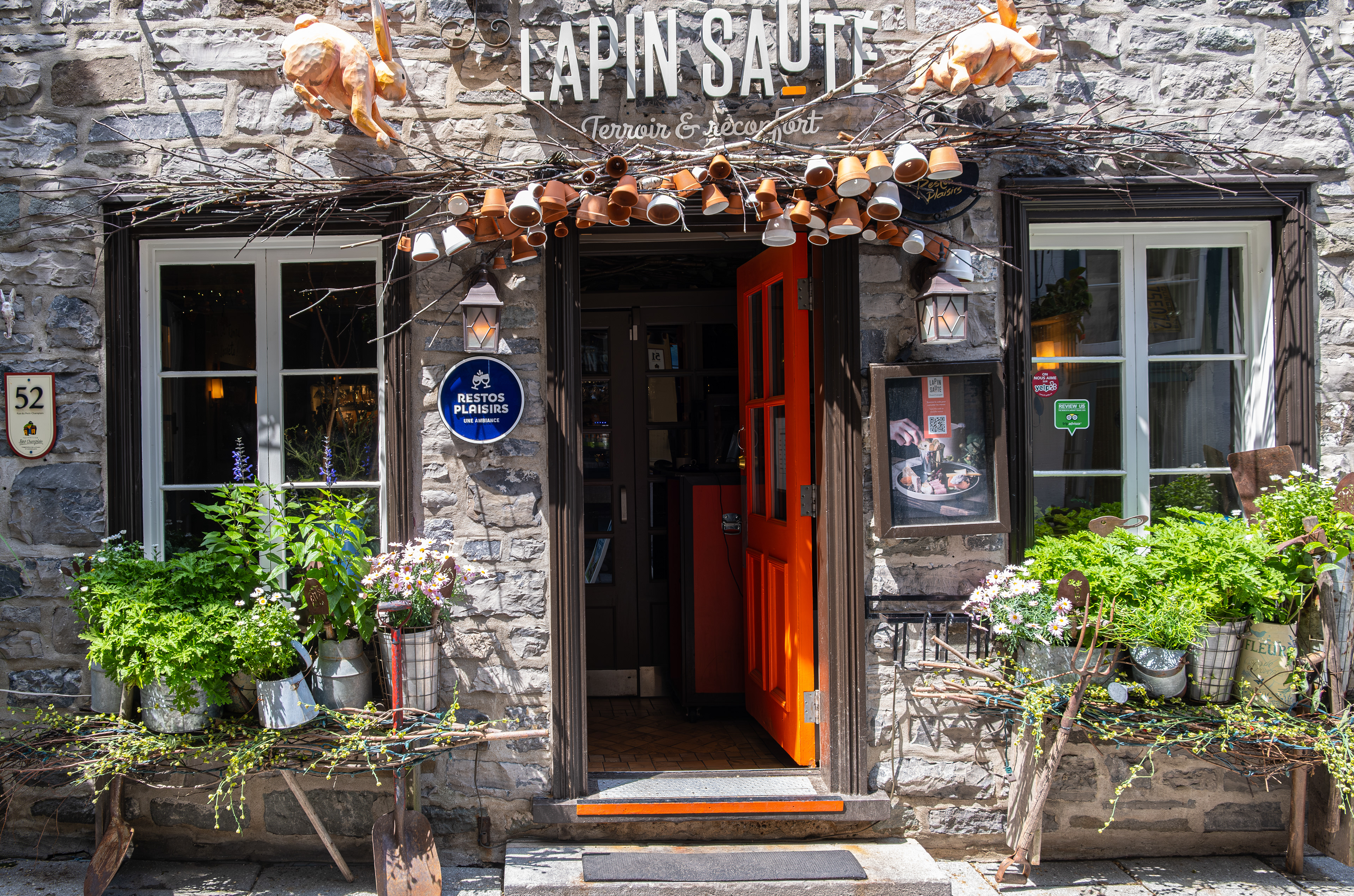 Old Quebec. Cafe