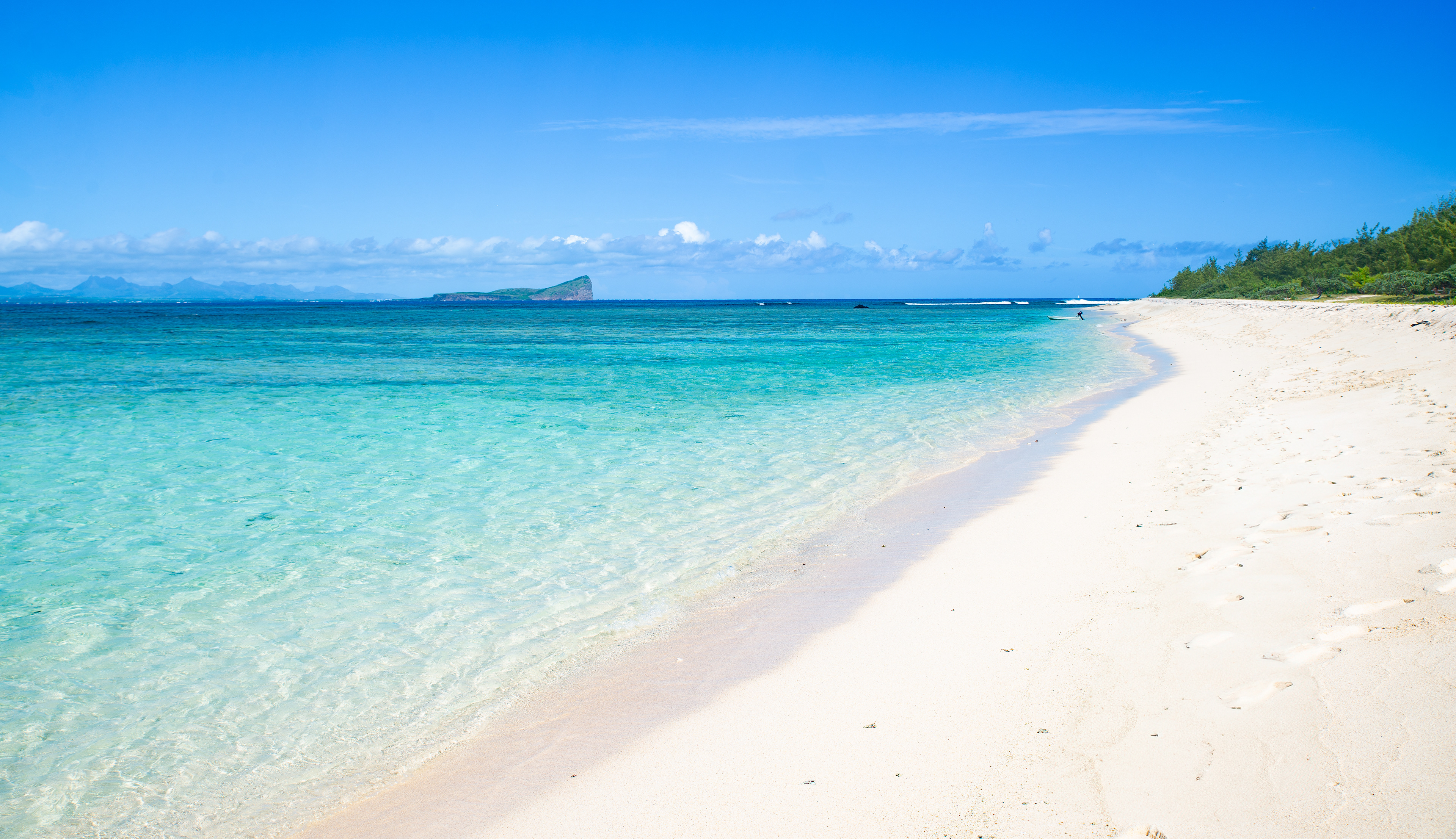 View from Flat Island on Gunner's Quoin. Mauritius.