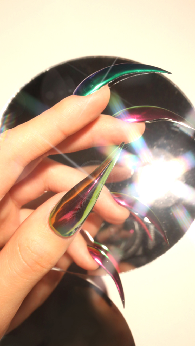 ©NAILIST_ONE : LIQUID FOREST CHROME