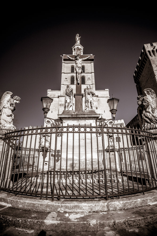 The cross, Avignon, France, 2015