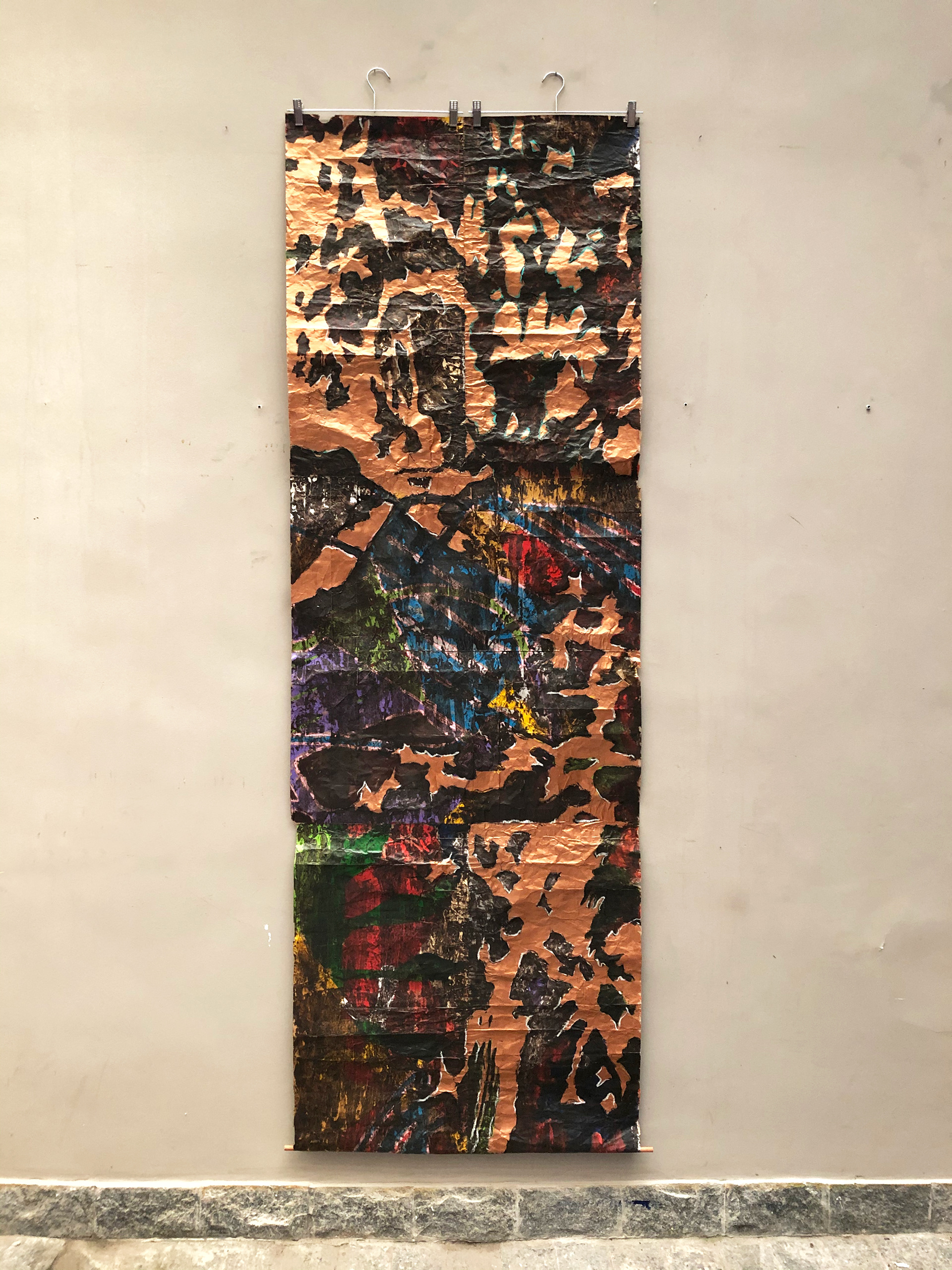 terra curativa II, 2021 | acrílica sobre papel kraft 2,3 x 0,76 m