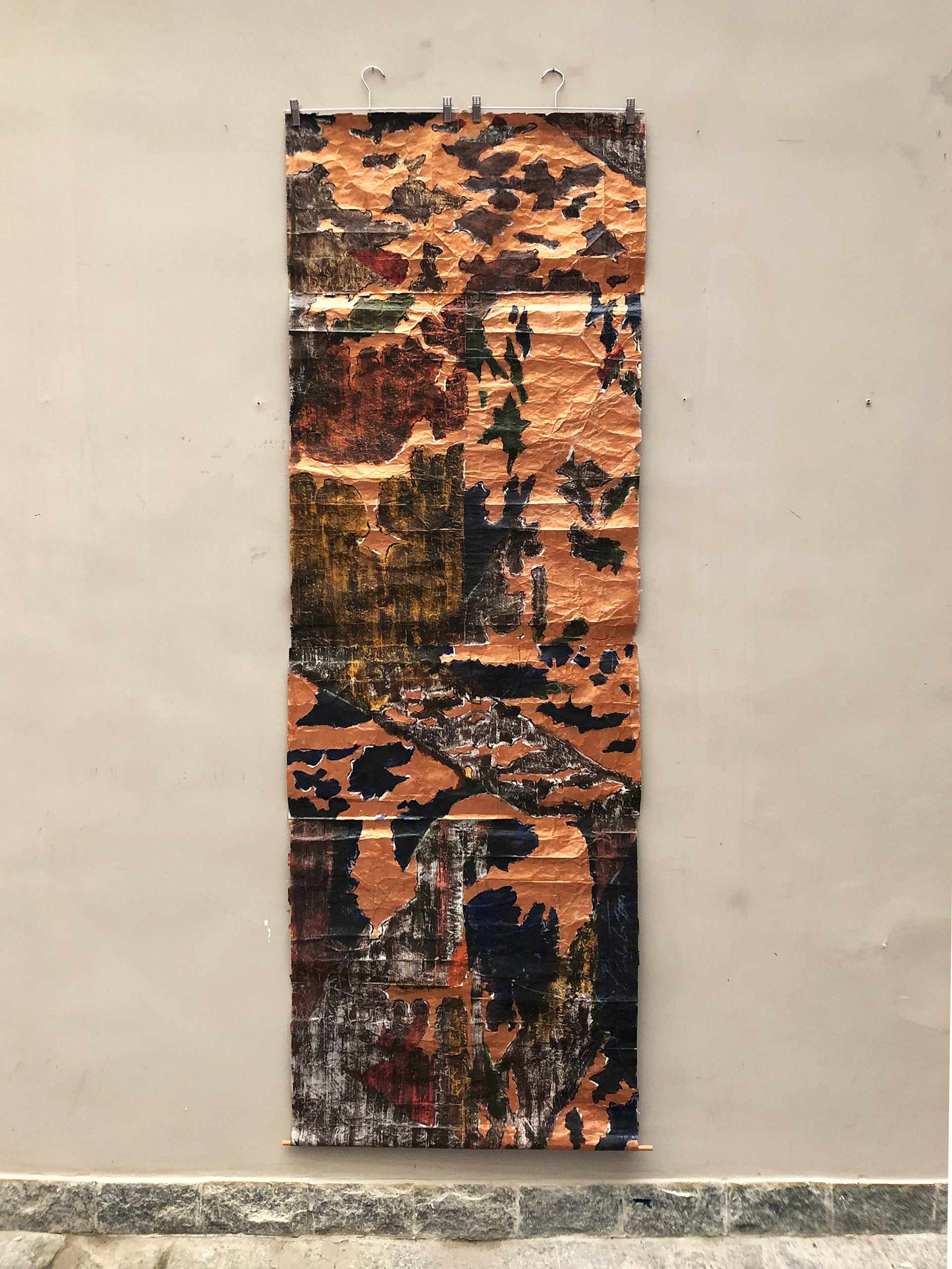 terra curativa I, 2021 | acrílica sobre papel kraft 2,3 x 0,76 m