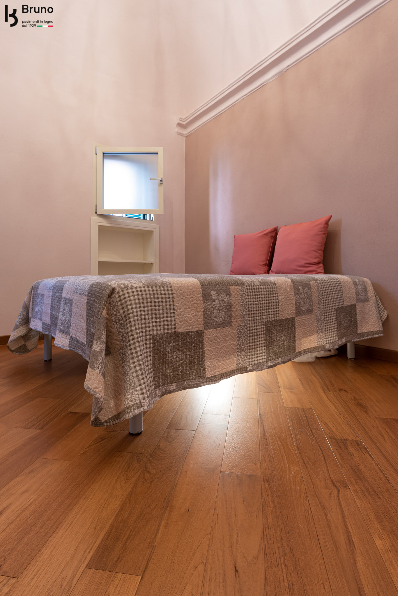 Lo splendido pavimento in tek