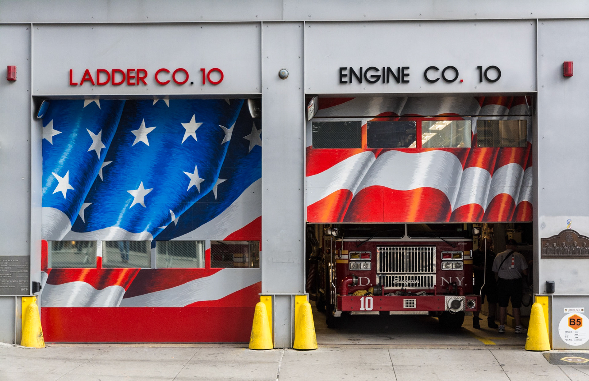 FDNY Ladder Co 10 and Engine Co 10, New York, 2015