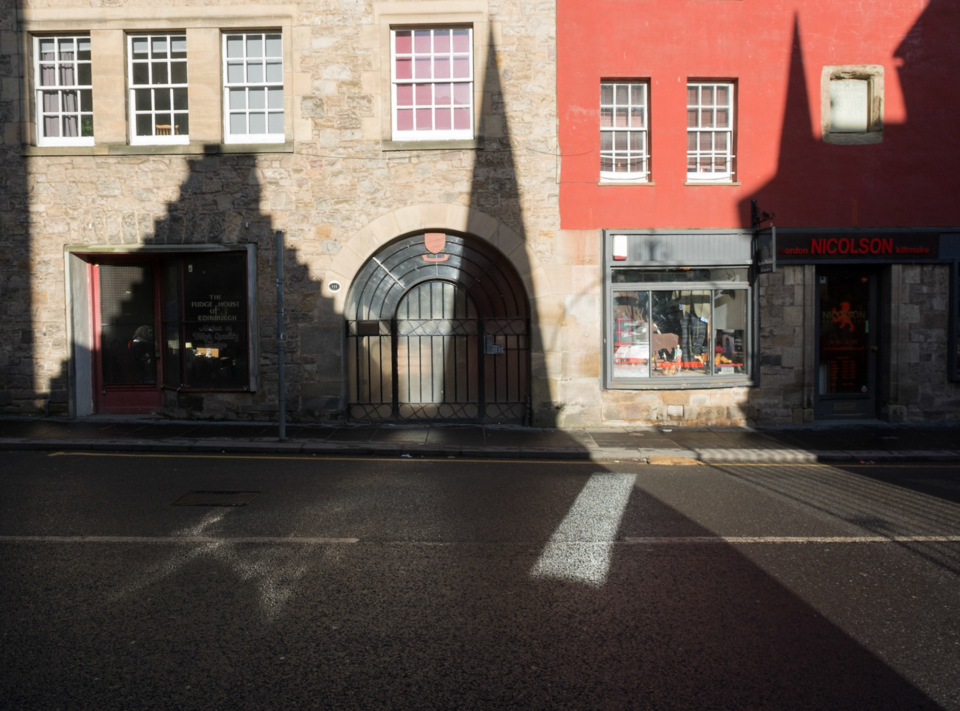 Winter sunshine and shadows, Canongate, Edinburgh, 2016