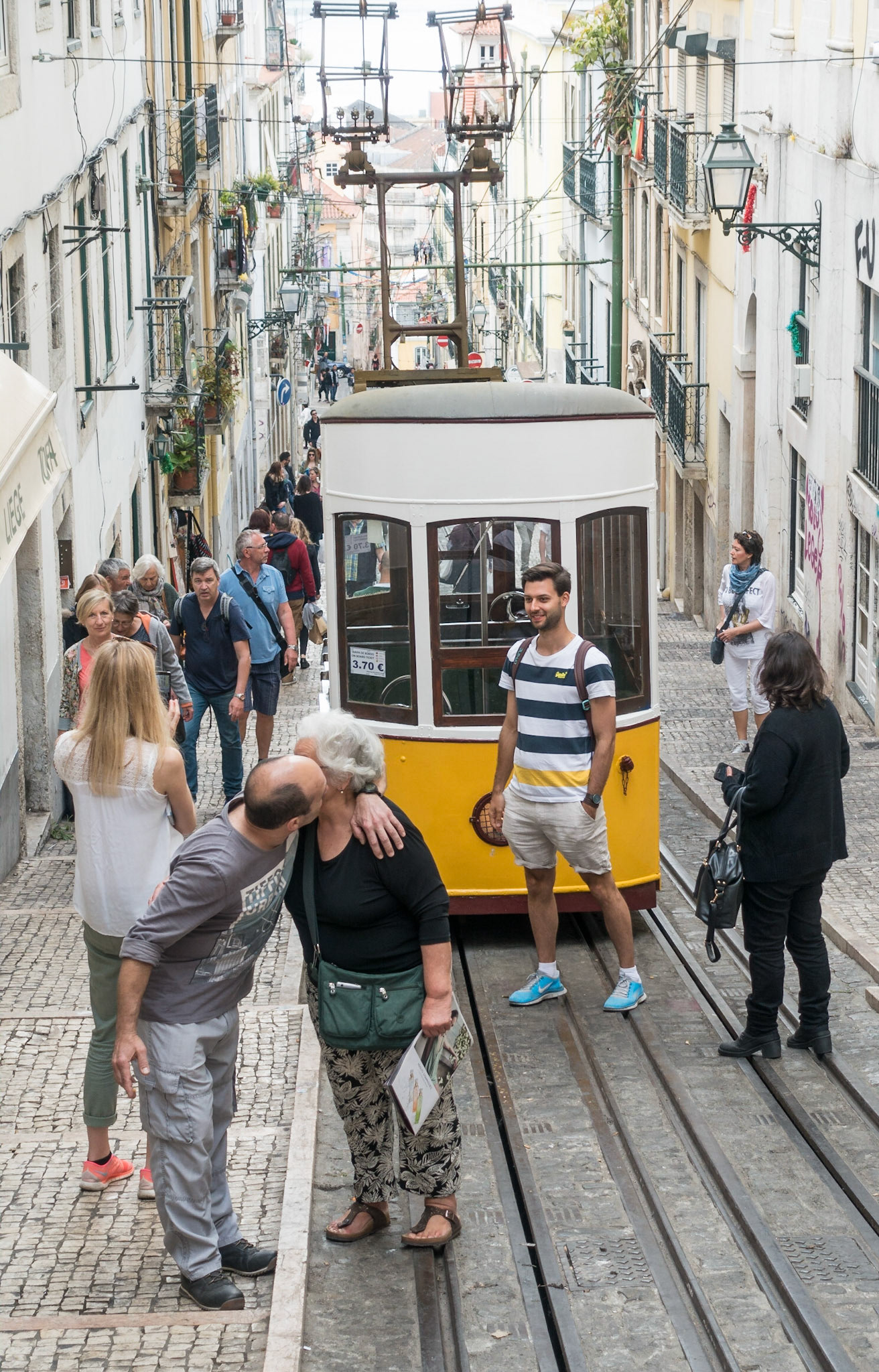 Greeting, Lisbon, 2017