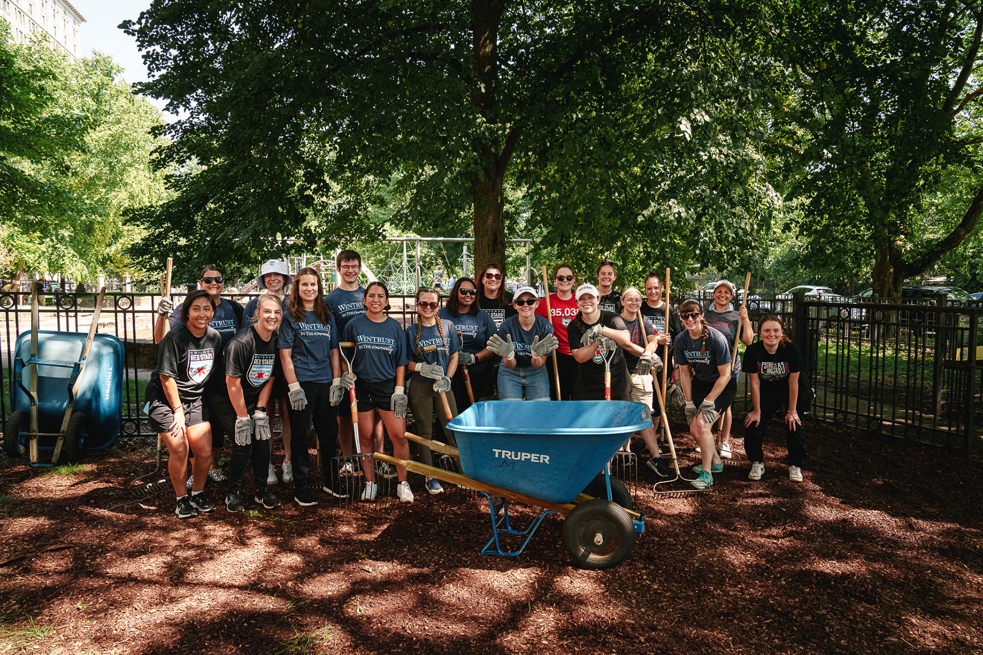 Wintrust x CRS Chicago Park District Park Cleanup