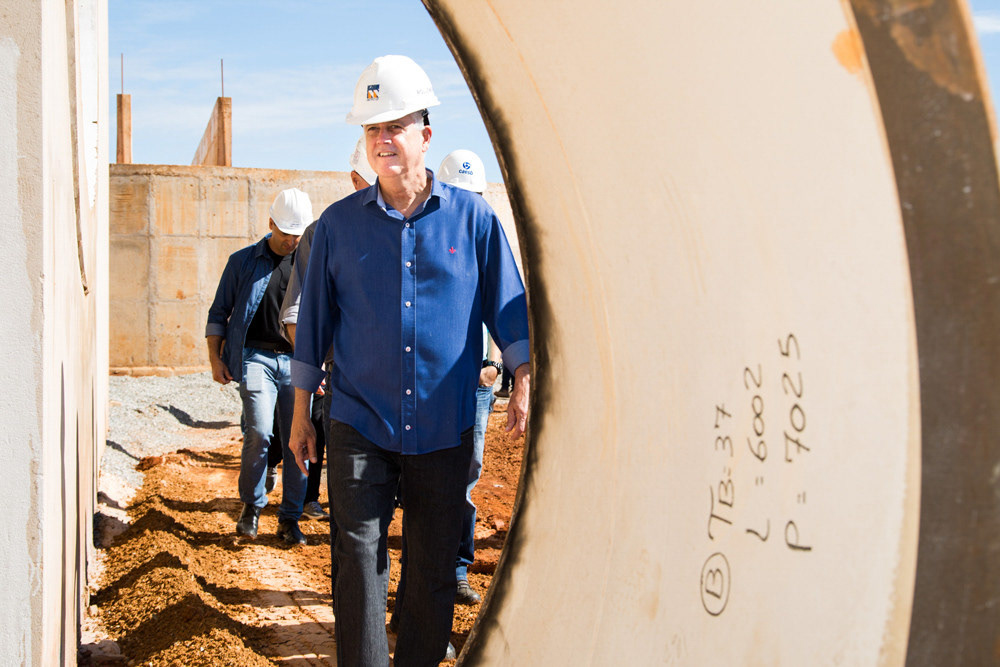 Rodrigo Rollemberg, ex-governador, visita a obra da Usina Hidrelétrica de Corumbá IV
