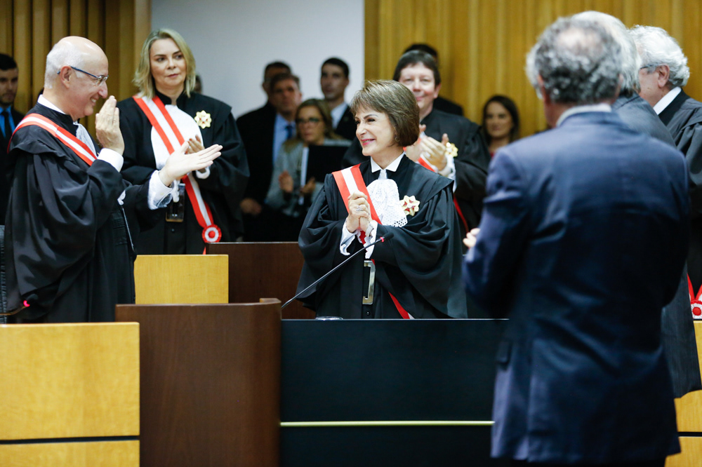 Ministra Maria Cristina Peduzzi é aplaudida por autoridades ao ser empossada como Presidente do TST pelo Biênio de 2020/2022