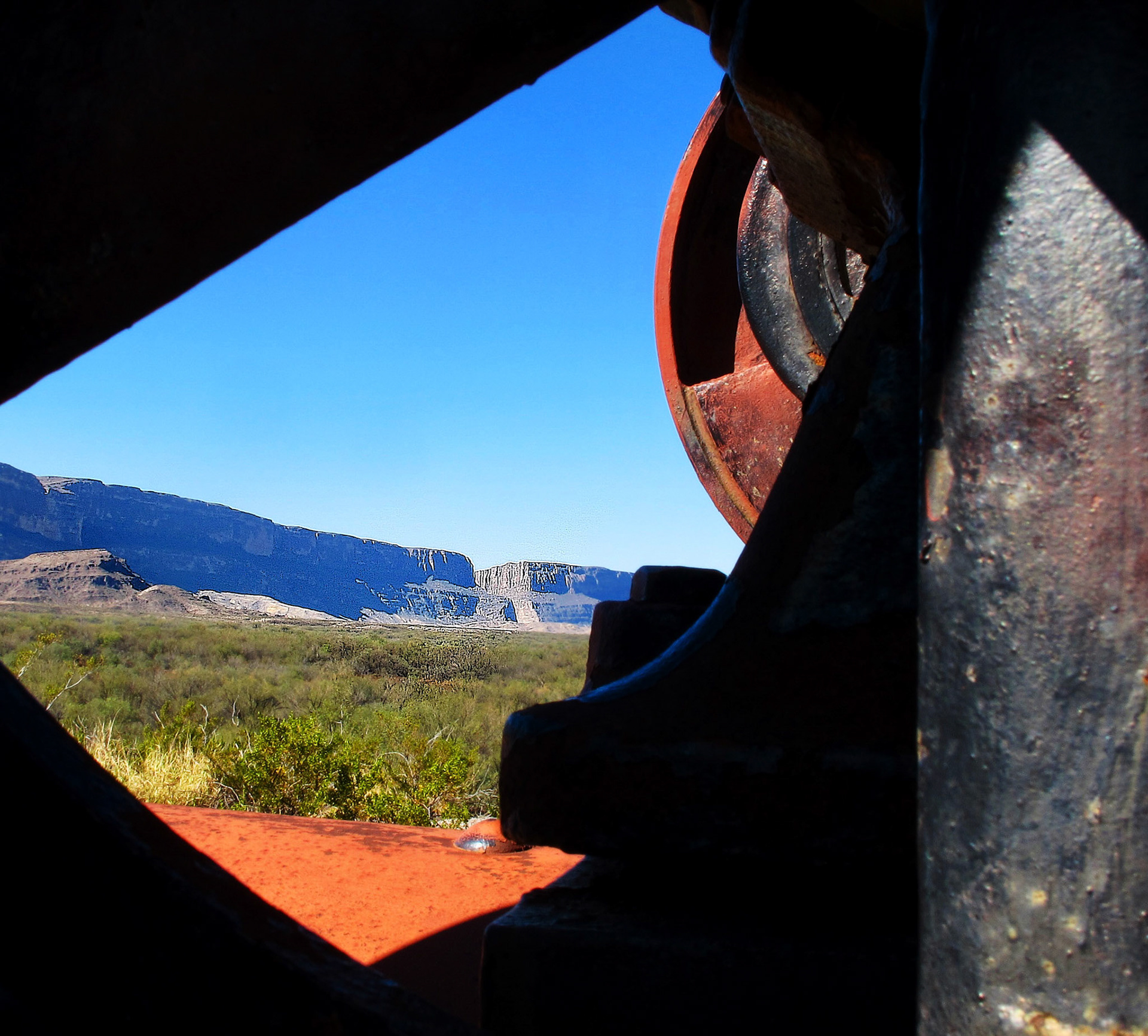 Santa Elena in distance