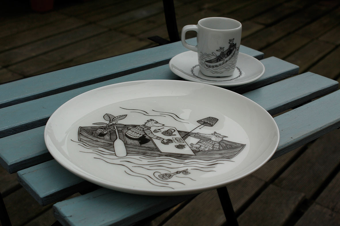 Teller Bootspicknick und Tasse Kanutour