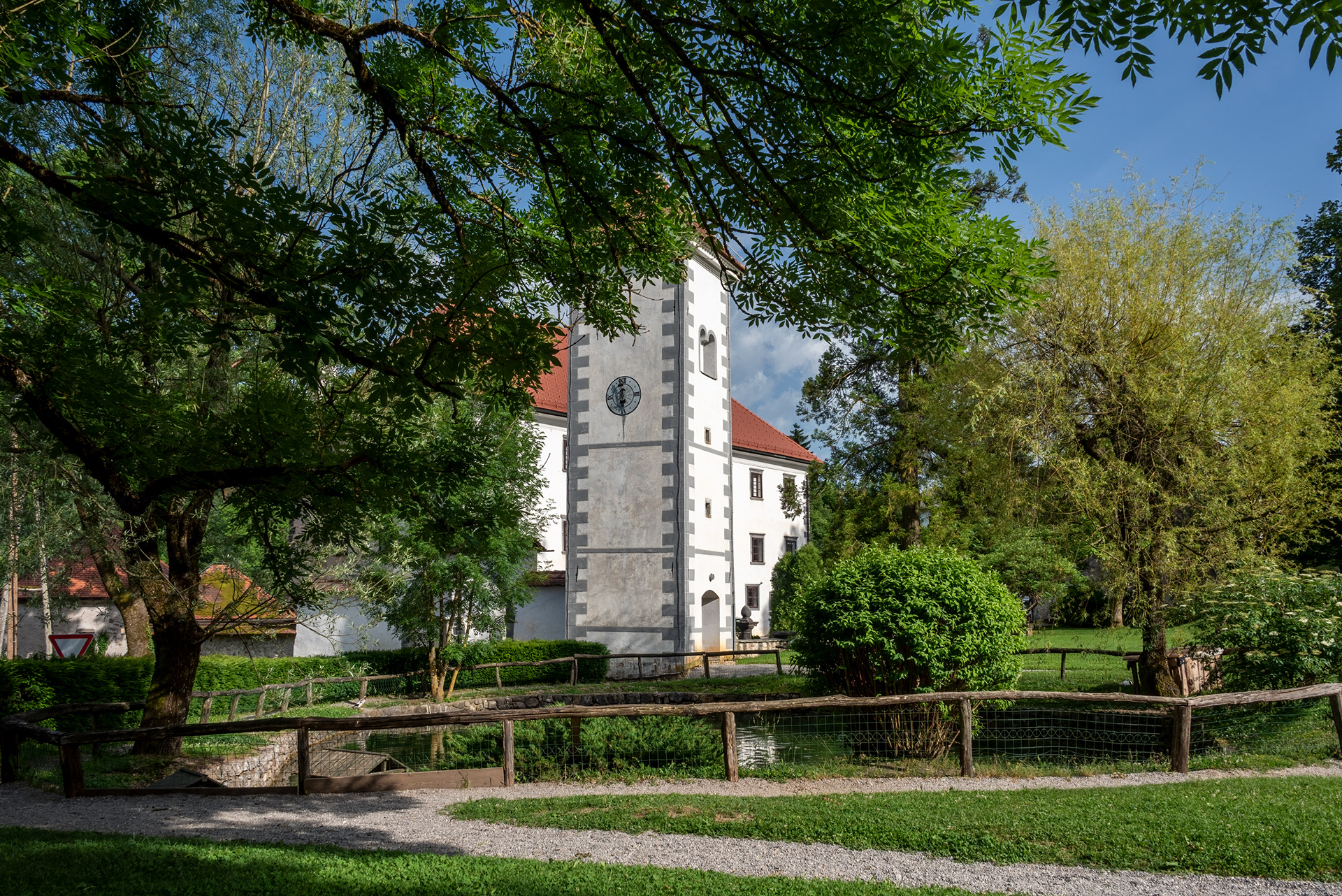 POLHOV GRADEC MANOR