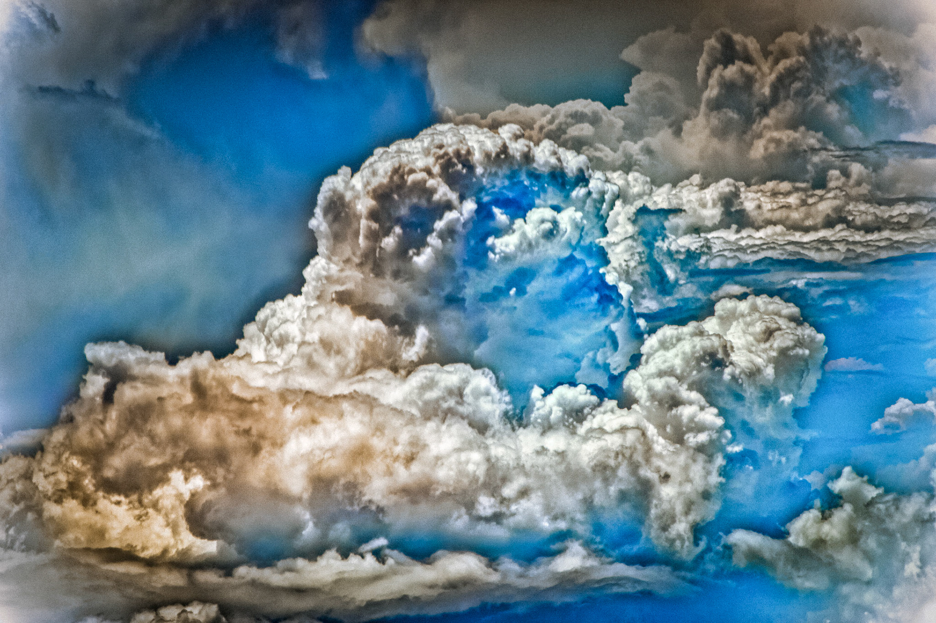 Éole. Je n'en ai jamais été aussi prêt.   Ciel de Méditerranée