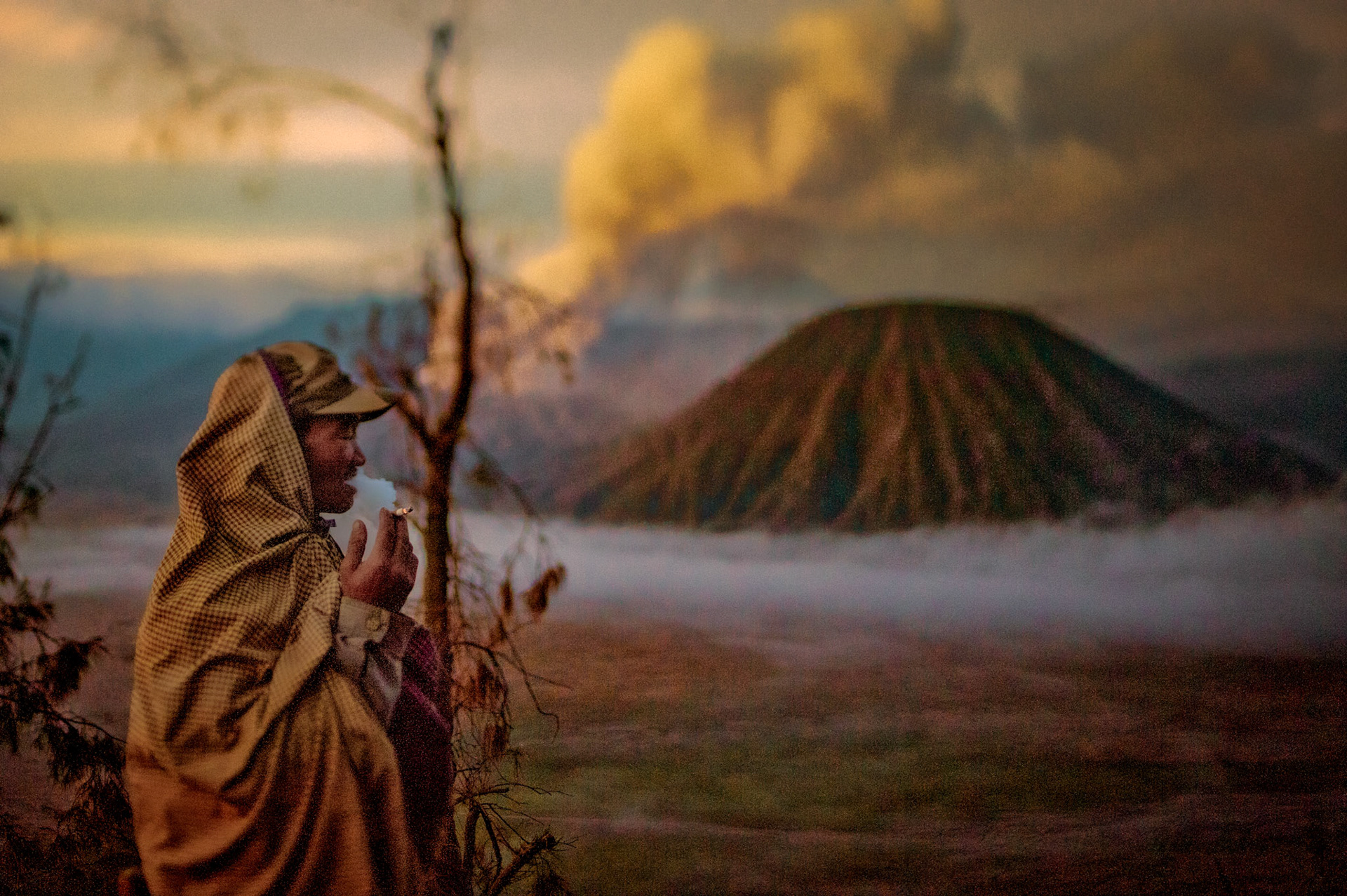 Le Bromo fume