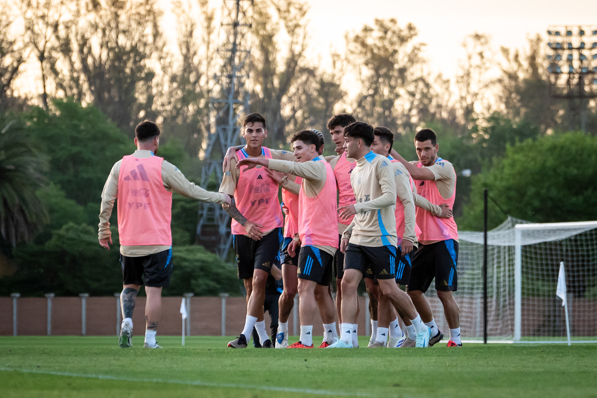 Selección Mayor Argentina de Futbol Masculino campeona del mundo en el predio Ezeiza - Argentina. 