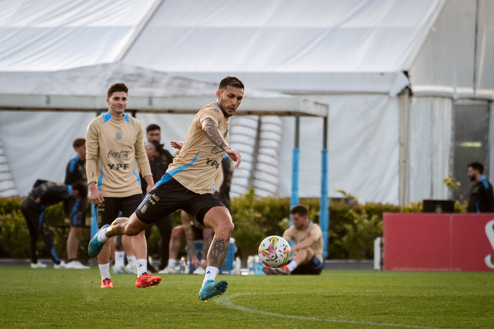 Selección Mayor Argentina de Futbol Masculino campeona del mundo en el predio Ezeiza - Argentina. 
